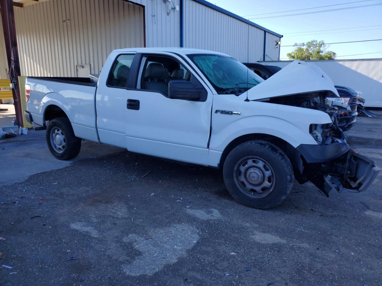 2013 Ford F150 Super Cab White vin: 1FTEX1EMXDFB69285