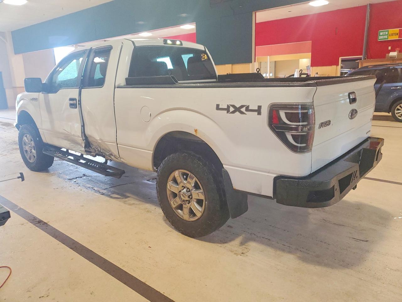 2013 Ford F150 Super Cab Белый vin: 1FTEX1EMXDFC83948