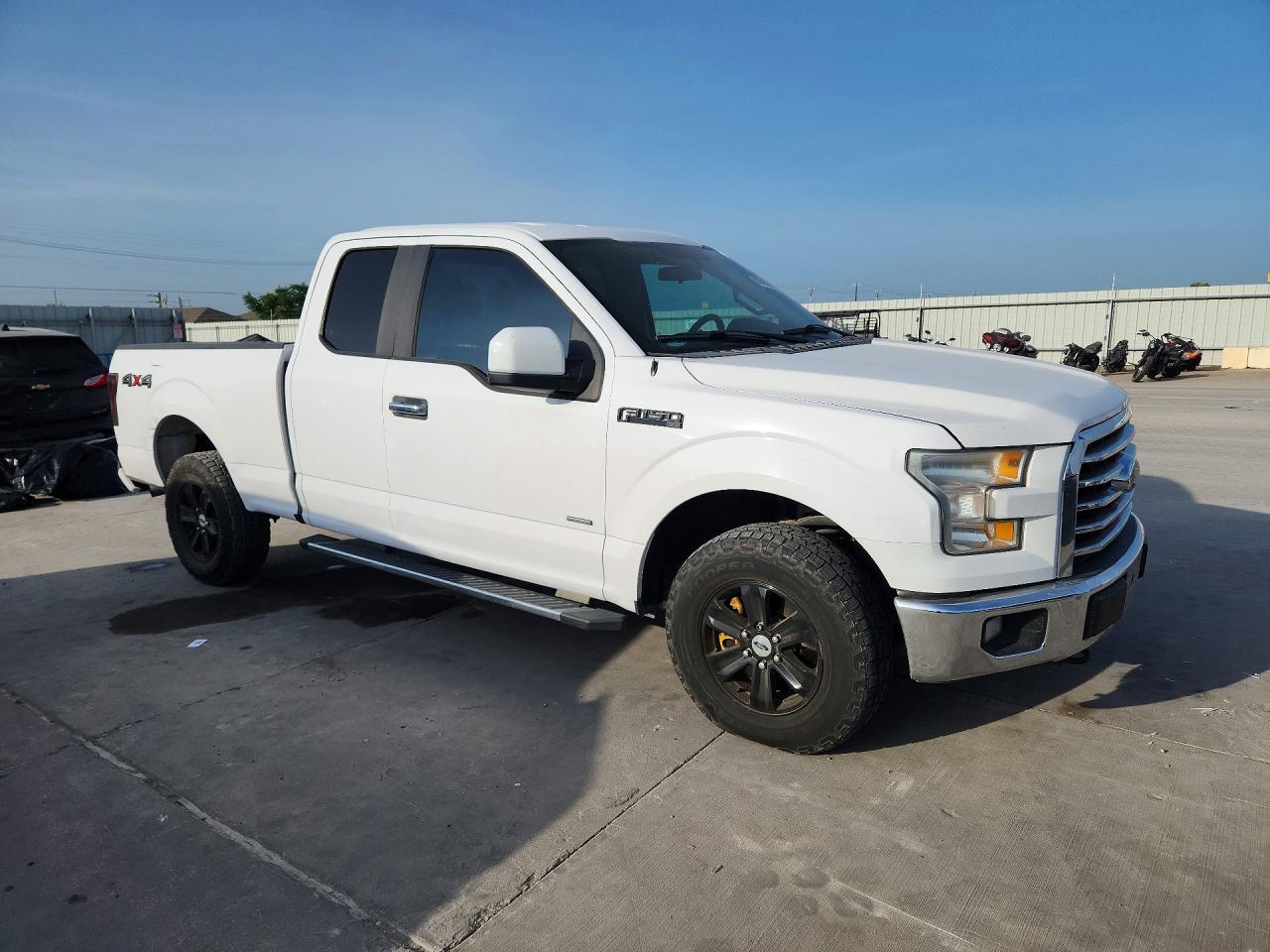 2015 Ford F150 Super Cab White vin: 1FTEX1EP0FKE40679