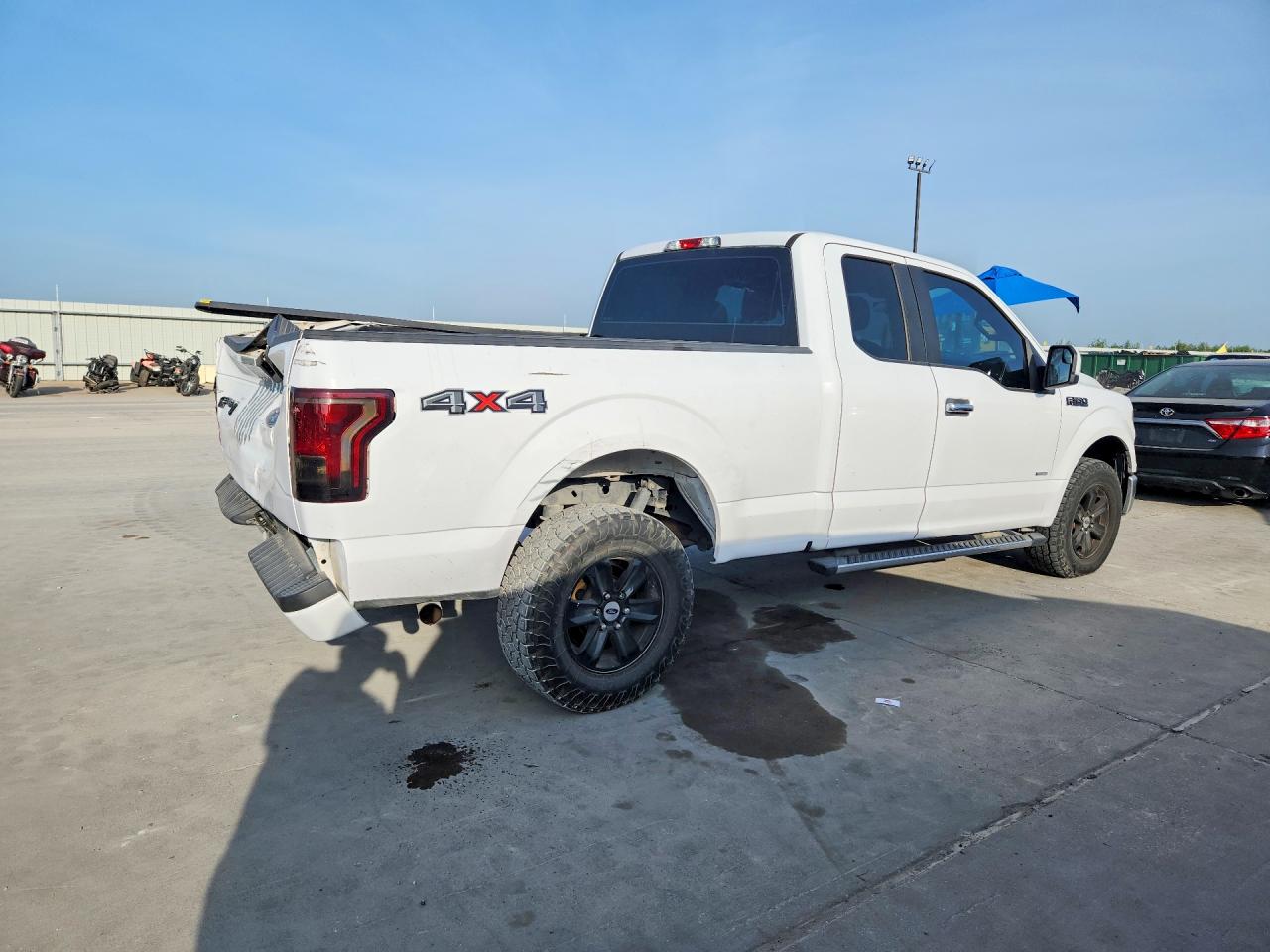 2015 Ford F150 Super Cab White vin: 1FTEX1EP0FKE40679