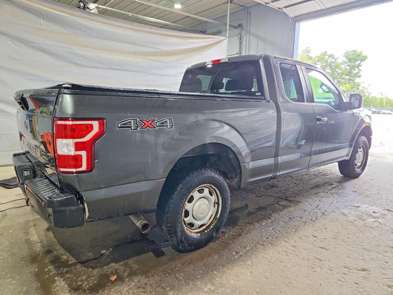 2018 Ford F150 Super Cab Gray vin: 1FTEX1EP1JFB33653