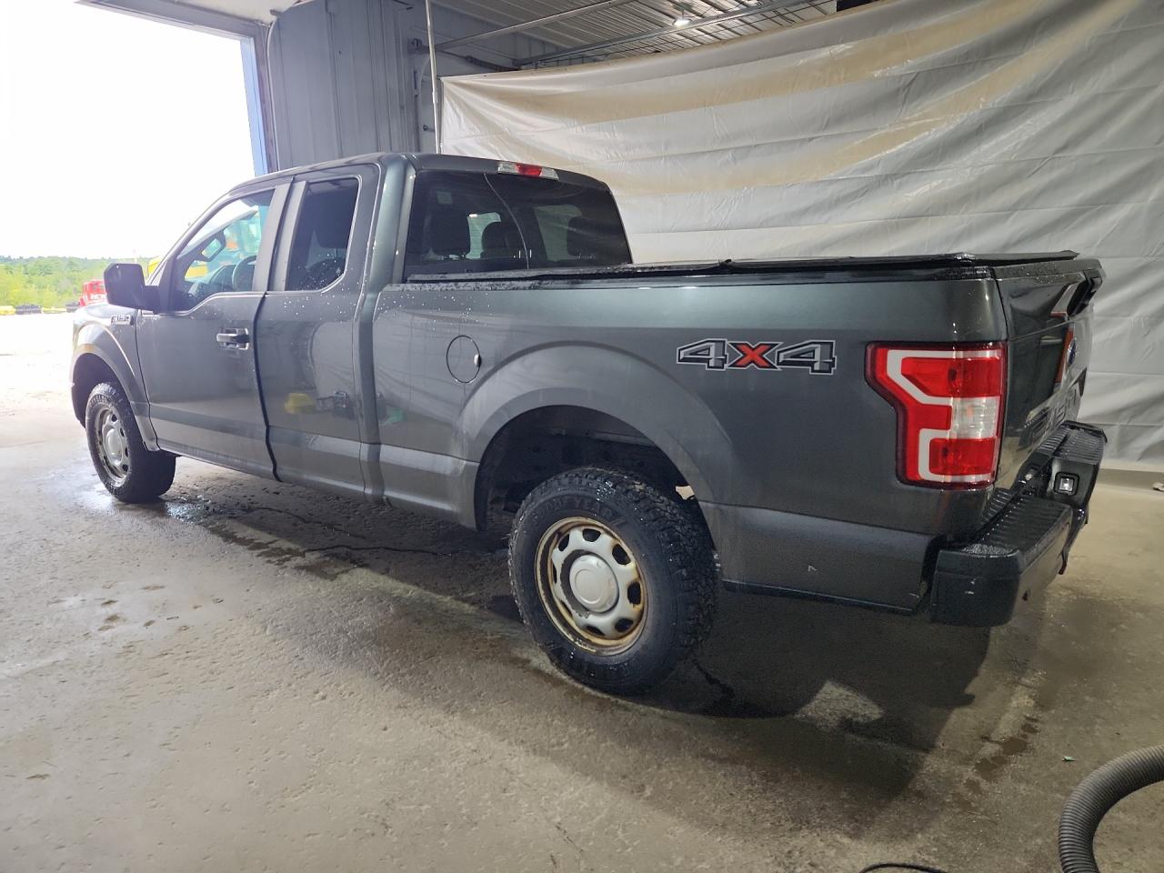 2018 Ford F150 Super Cab Gray vin: 1FTEX1EP1JFB33653 Damage: Left Bed Side, Dent(S) W/ Paint Dmg, 2 To 3 Inches