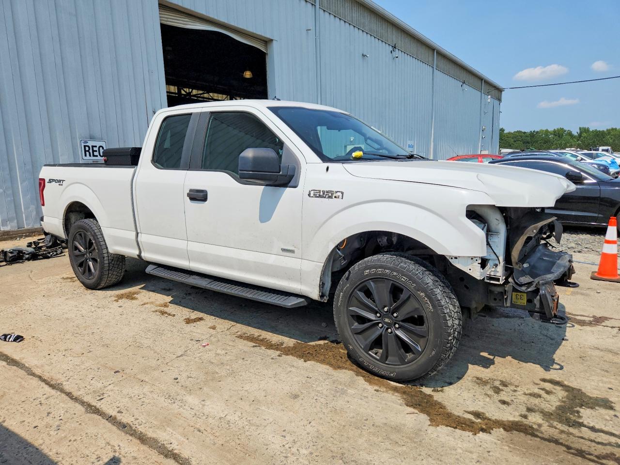 2015 Ford F150 Super Cab White vin: 1FTEX1EP4FFB67478