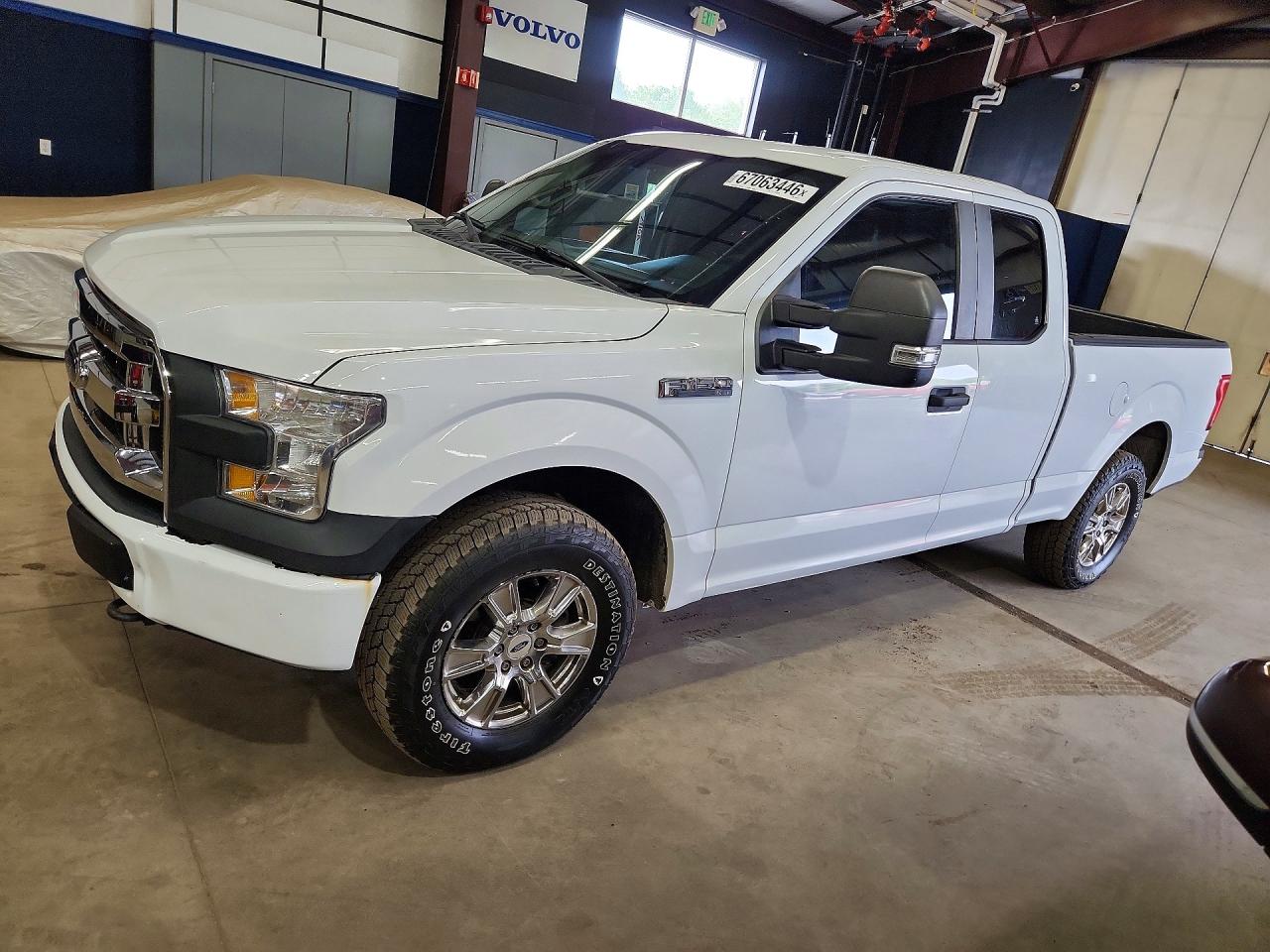 2017 Ford F150 Super Cab White vin: 1FTEX1EP8HFC92292