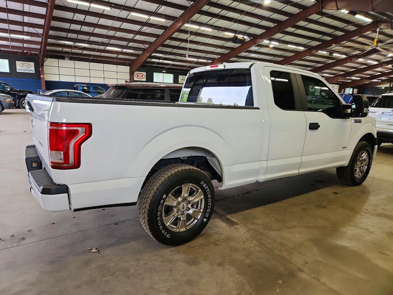 2017 Ford F150 Super Cab White vin: 1FTEX1EP8HFC92292