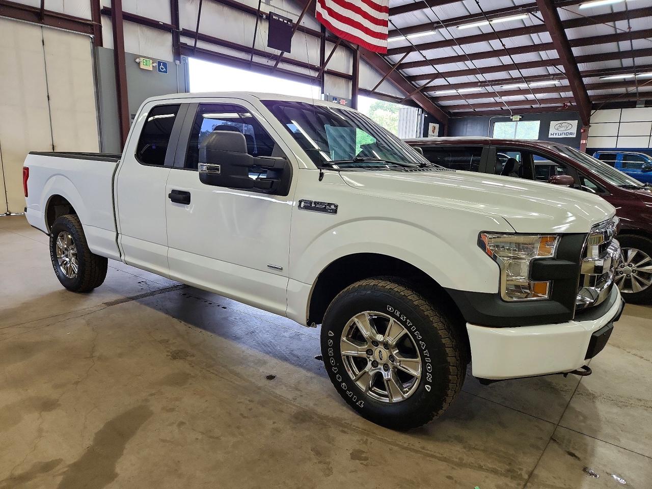 2017 Ford F150 Super Cab White vin: 1FTEX1EP8HFC92292