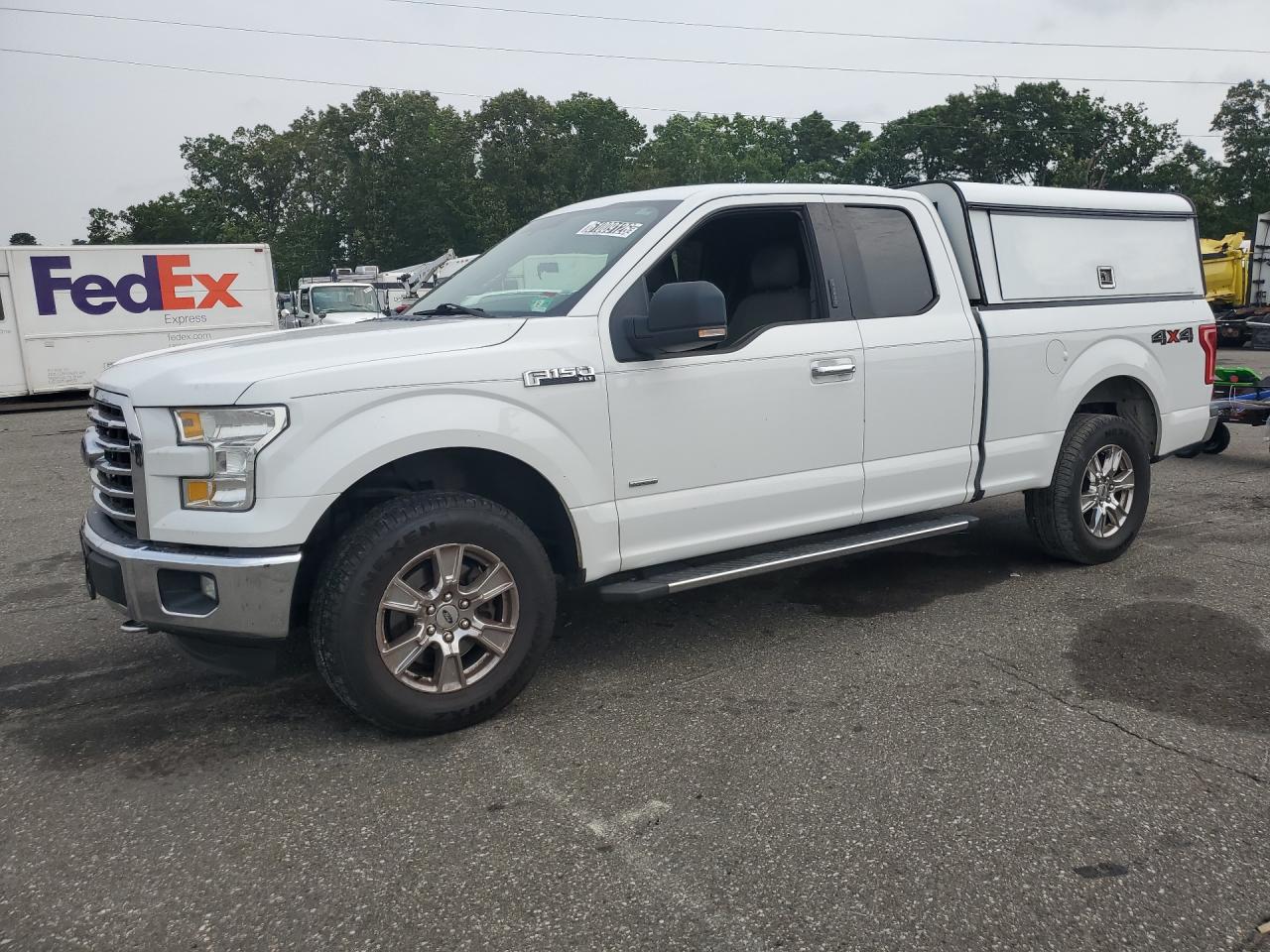 2015 Ford F150 Super Cab Белый vin: 1FTEX1EP9FFC44832 Damage: Front Left Bumper/Cover, Chipped, 3