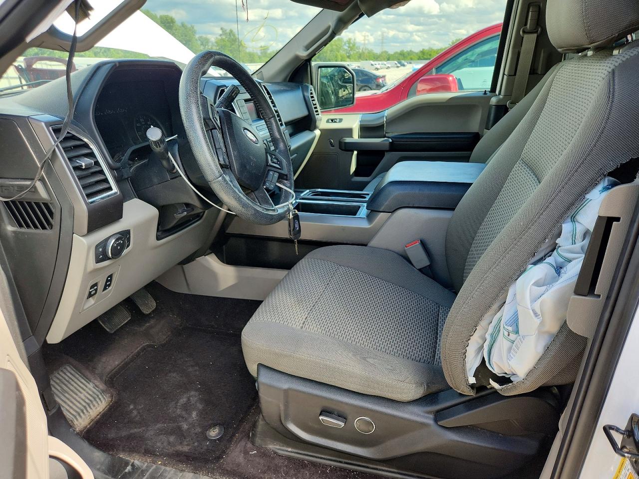 2015 Ford F150 Super Cab White vin: 1FTEX1EP9FKF14102