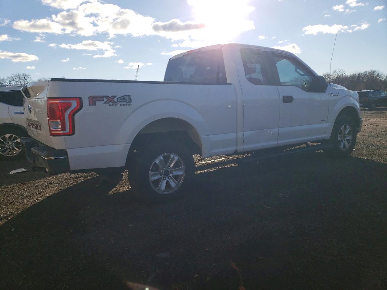 2015 Ford F150 Super Cab White vin: 1FTEX1EPXFFC01665