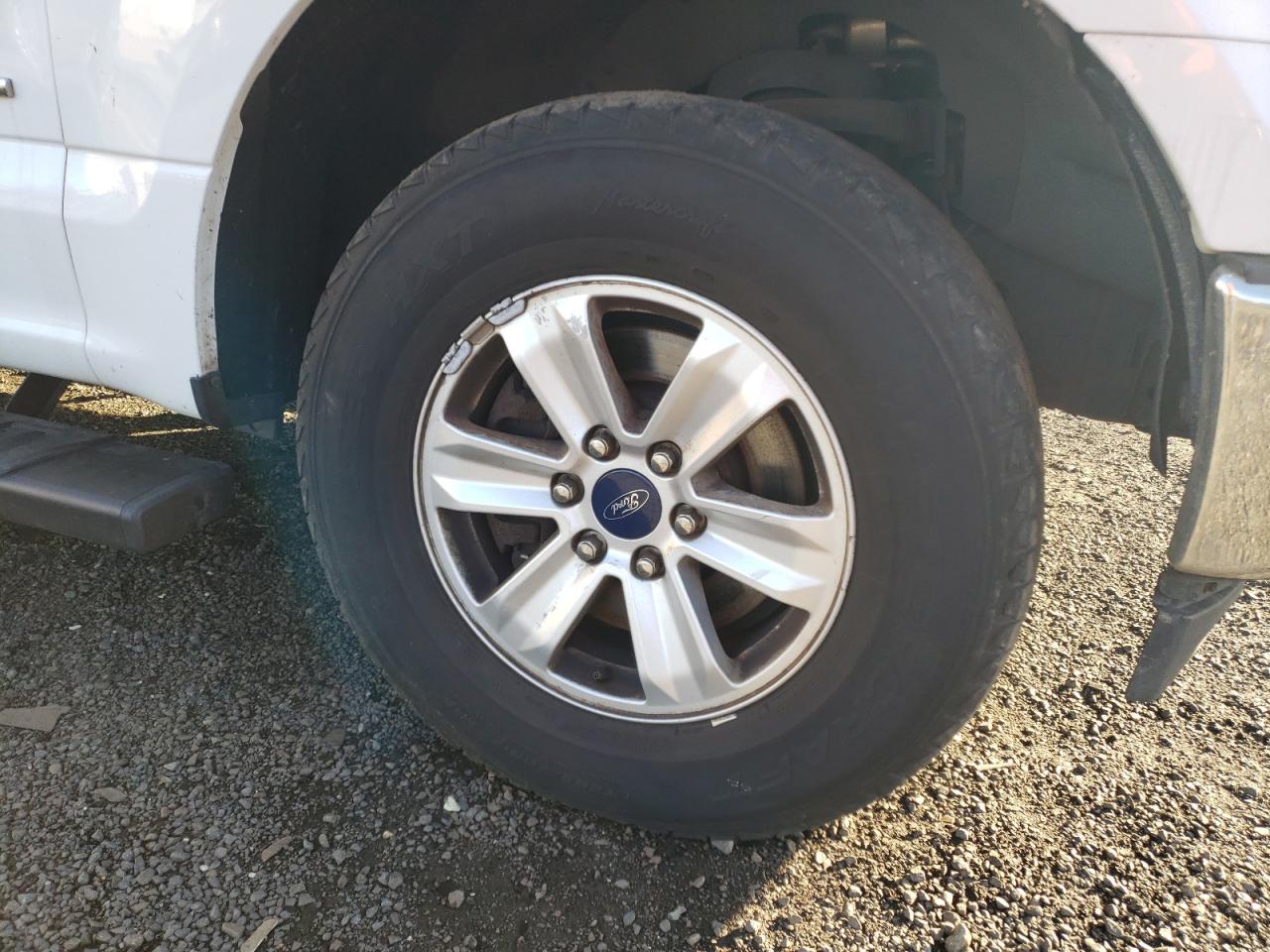 2015 Ford F150 Super Cab White vin: 1FTEX1EPXFFC01665 Damage: Right Front Tire, Worn, Replacement Required