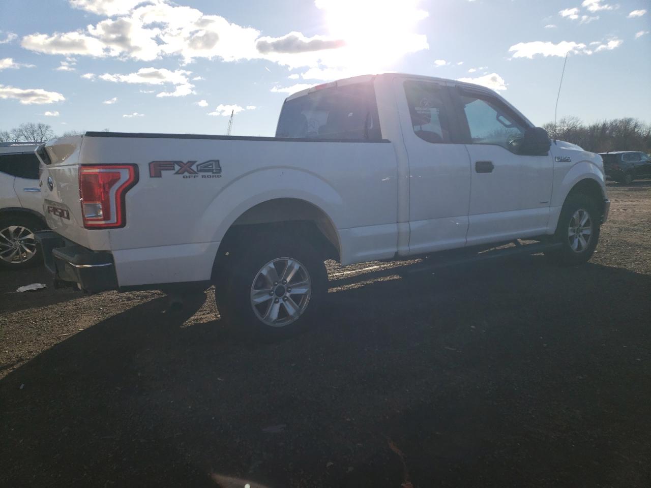 2015 Ford F150 Super Cab White vin: 1FTEX1EPXFFC01665 Damage: Right Bed Side, Chipped, 3