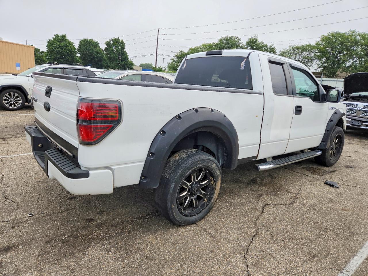 2010 Ford F150 Super Cab White vin: 1FTEX1EW4AFB29815