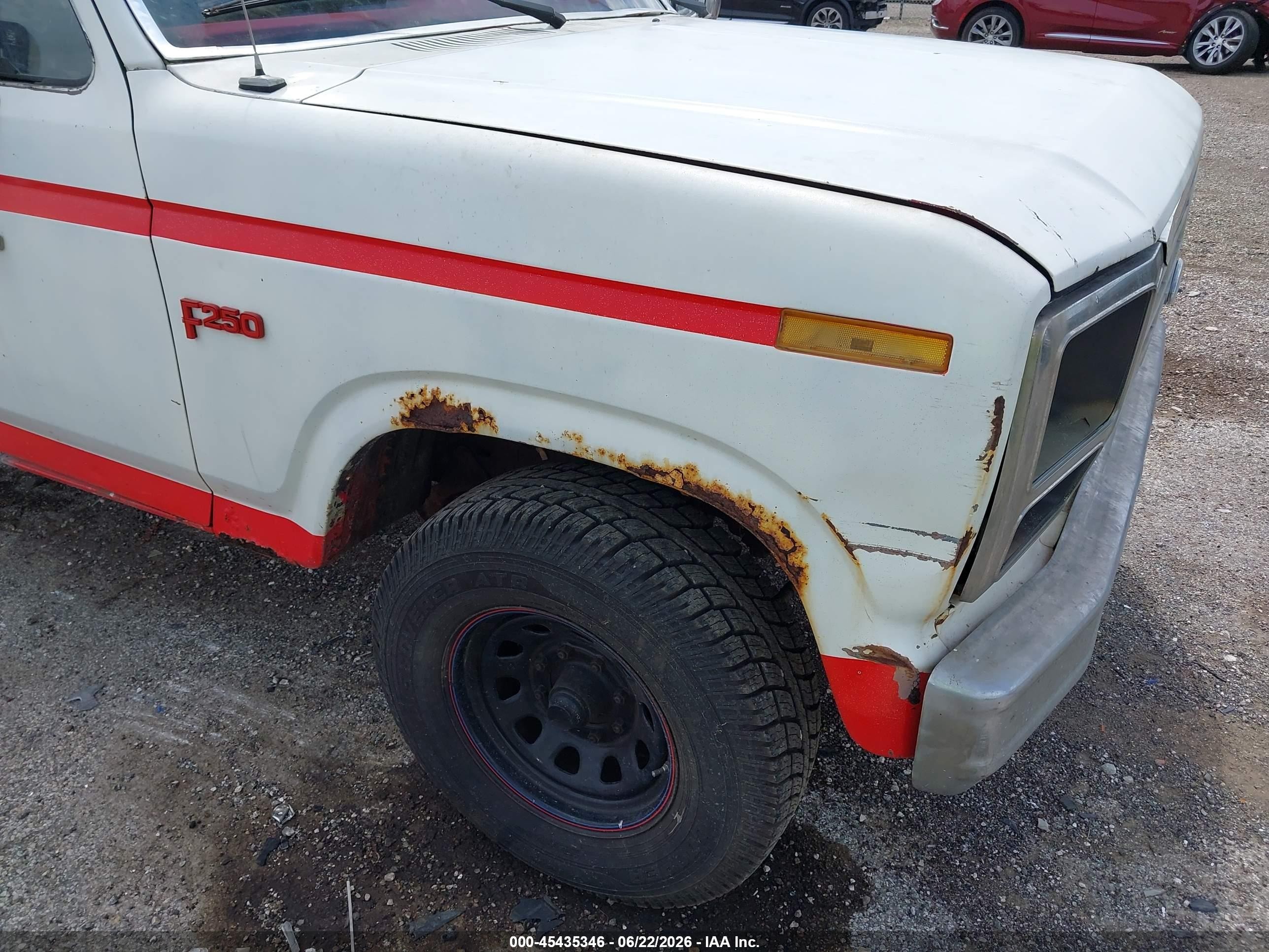 1983 Ford F250   White vin: 1FTFF25Y5DPA98586
