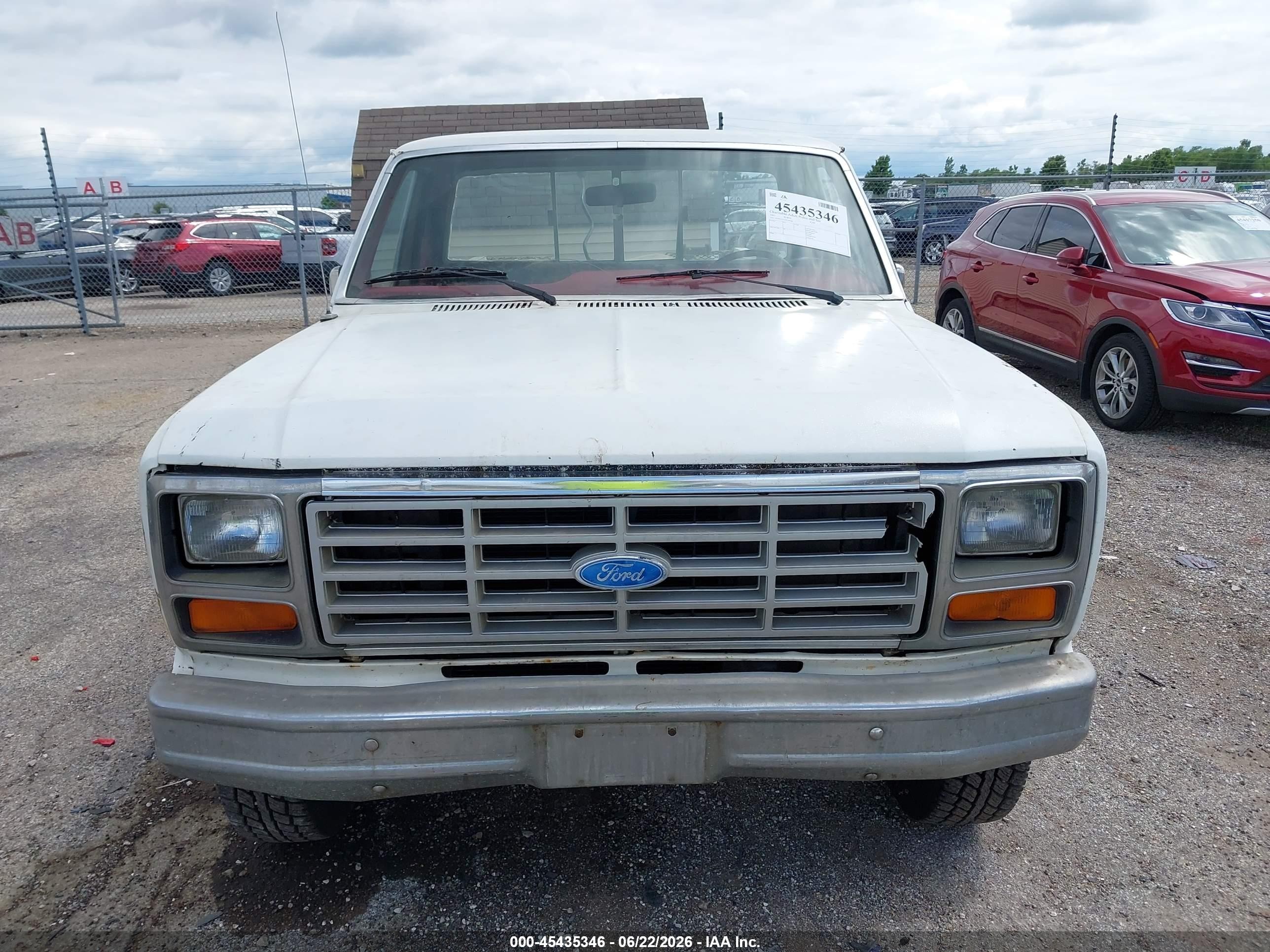 1983 Ford F250   White vin: 1FTFF25Y5DPA98586