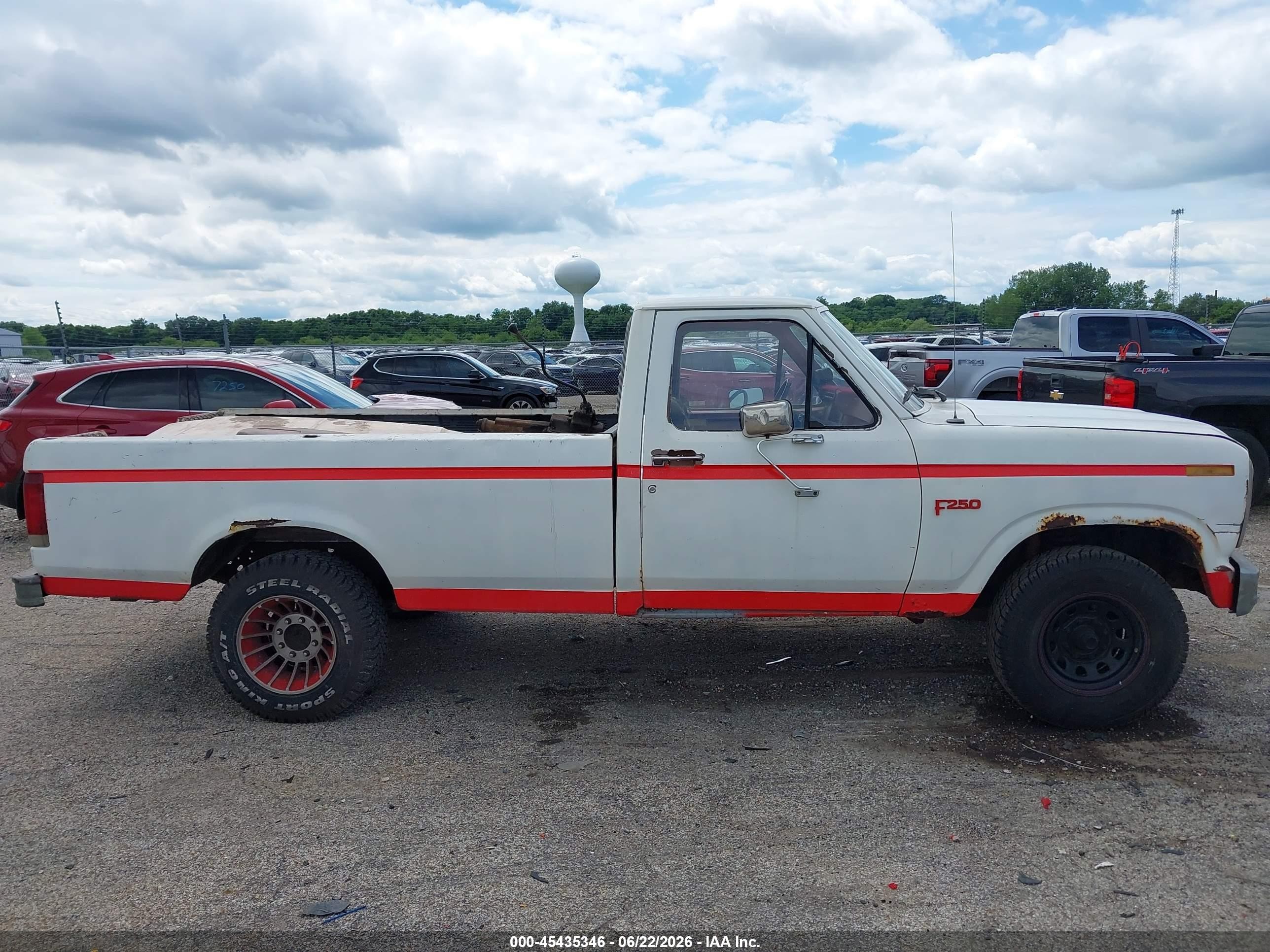 1983 Ford F250   White vin: 1FTFF25Y5DPA98586