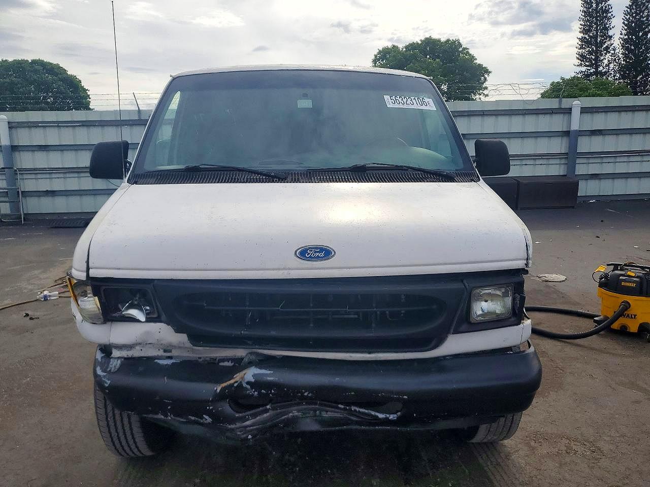 1997 Ford Econoline E350 Super Duty Van White vin: 1FTFS2428VHB39569