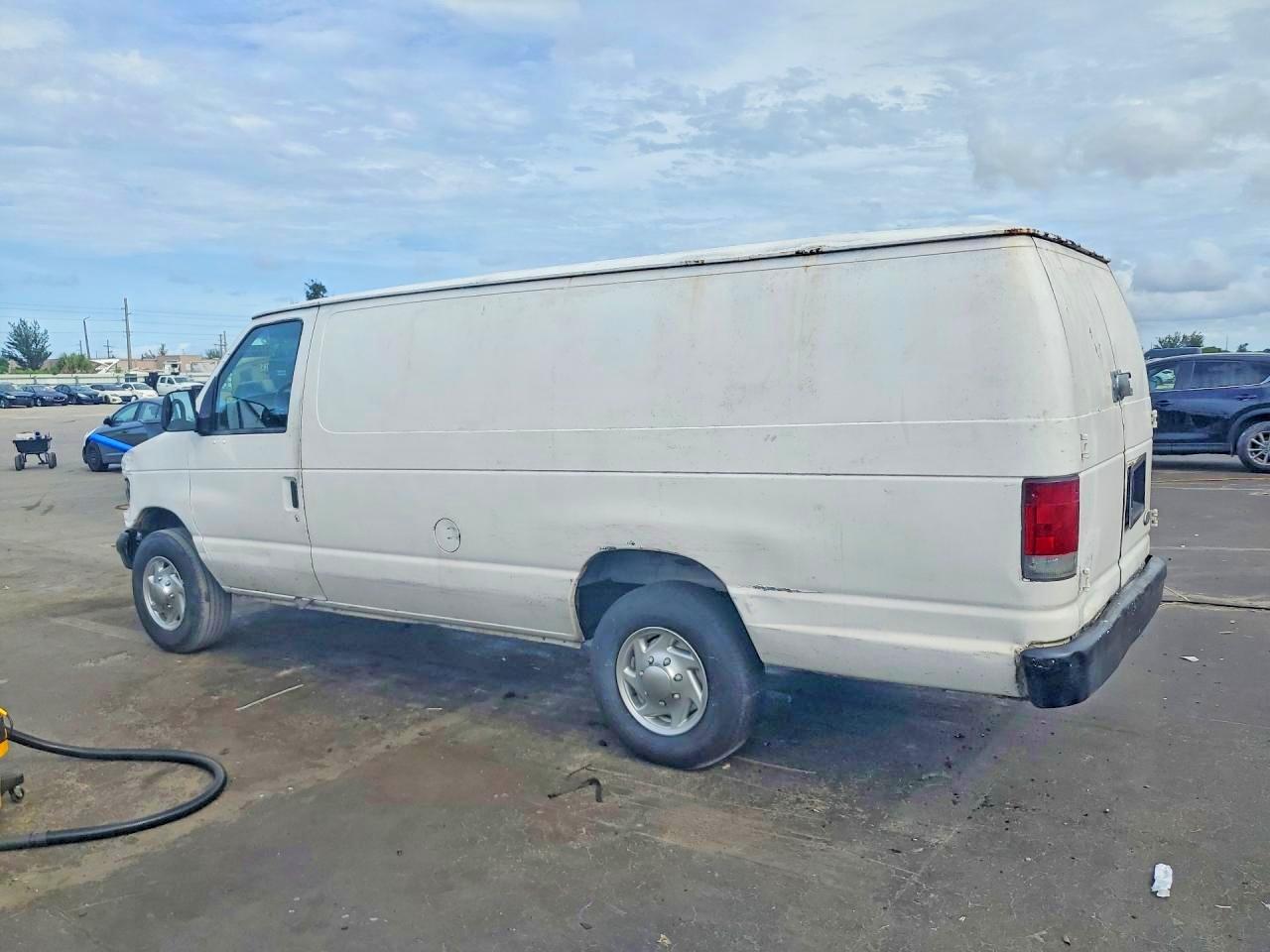 1997 Ford Econoline E350 Super Duty Van White vin: 1FTFS2428VHB39569