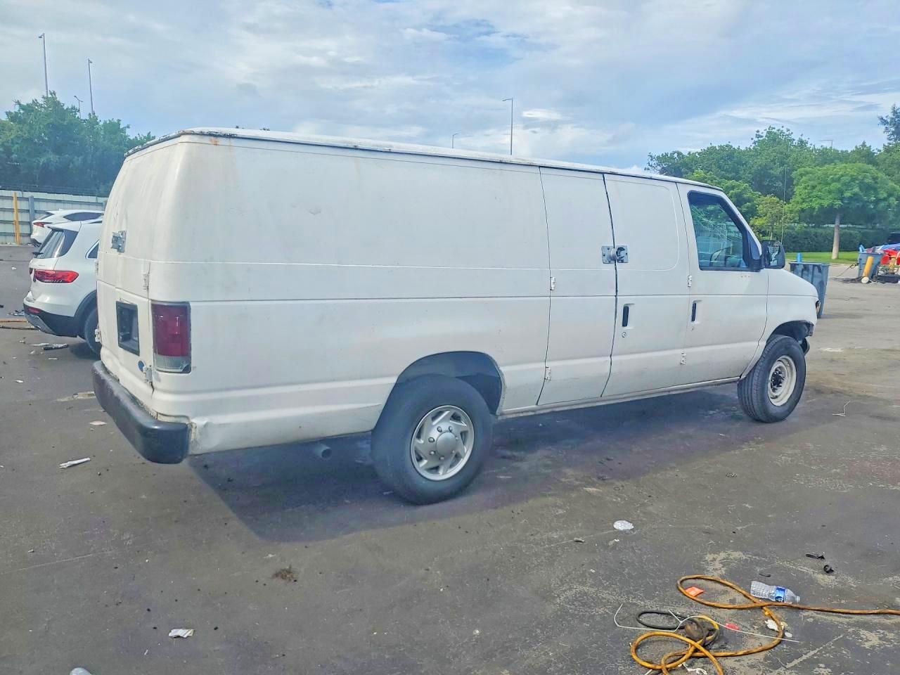 1997 Ford Econoline E350 Super Duty Van White vin: 1FTFS2428VHB39569