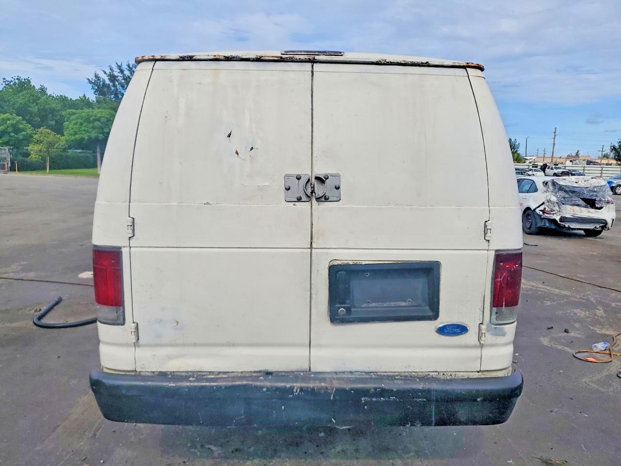 1997 Ford Econoline E350 Super Duty Van White vin: 1FTFS2428VHB39569