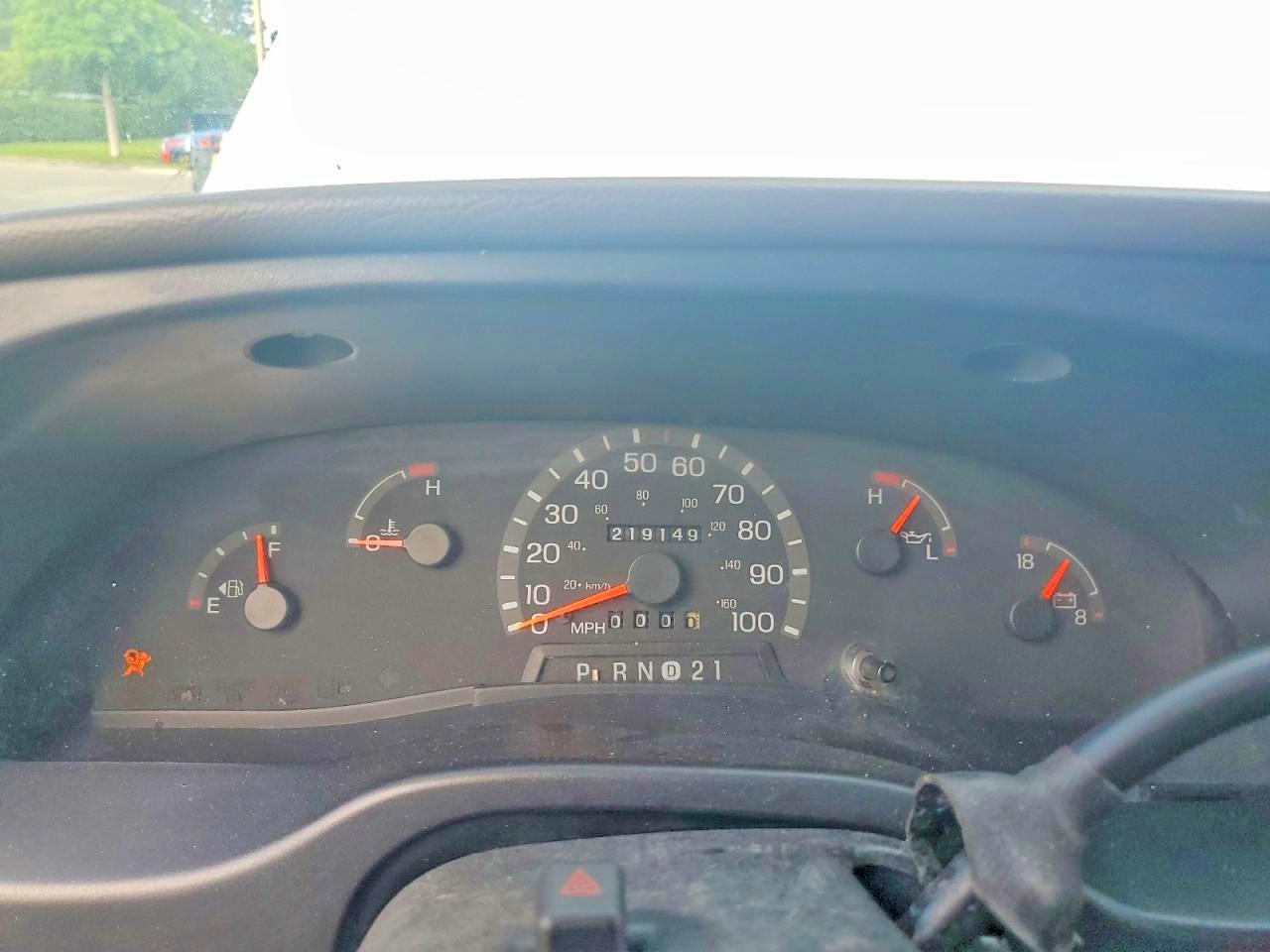 1997 Ford Econoline E350 Super Duty Van White vin: 1FTFS2428VHB39569
