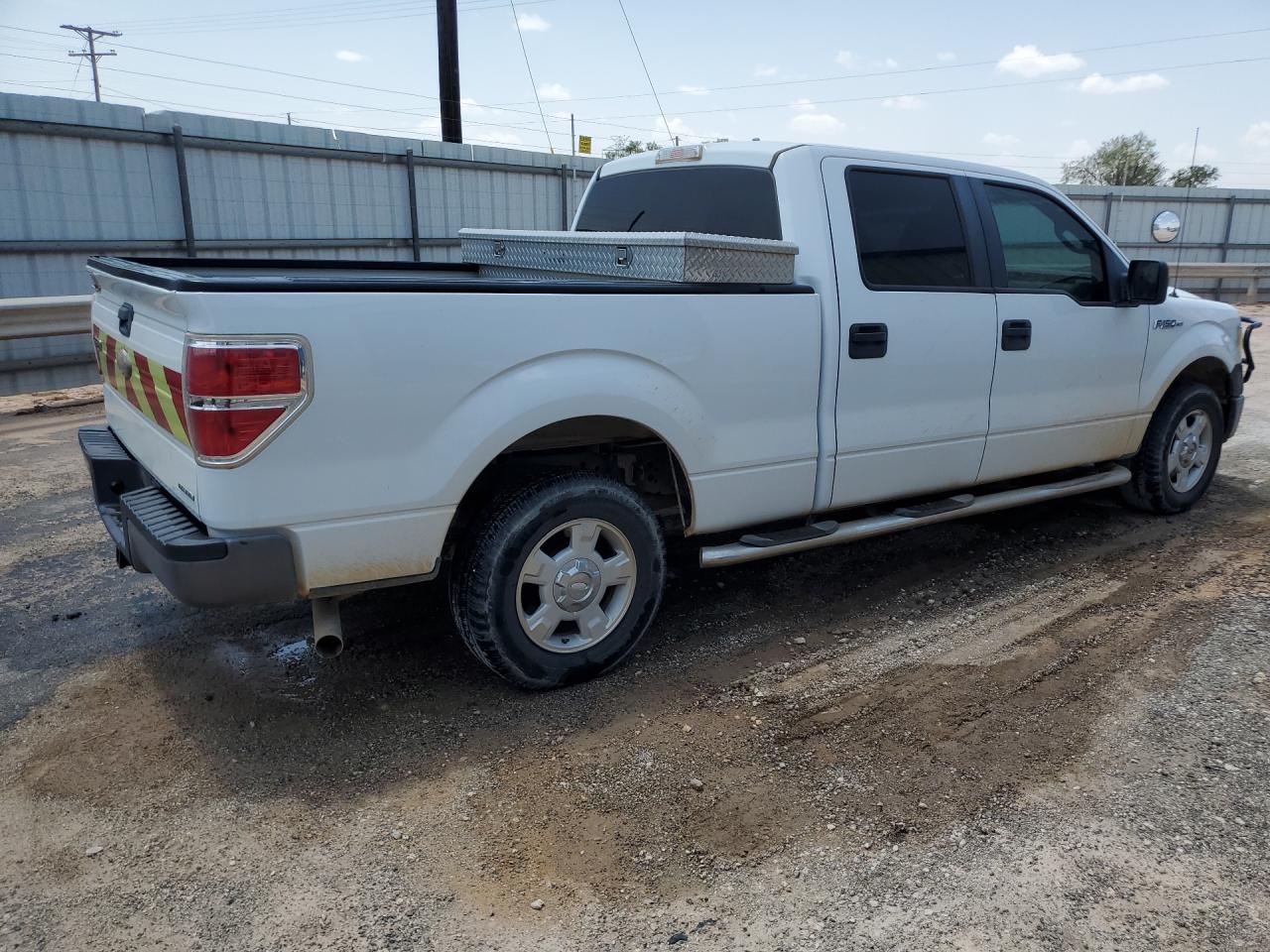 2011 Ford F150 Supercrew Белый vin: 1FTFW1CF0BFC14324 Damage: Right Bed Side, Dent(S) W/ Paint Dmg, 6 To 7 Inches
