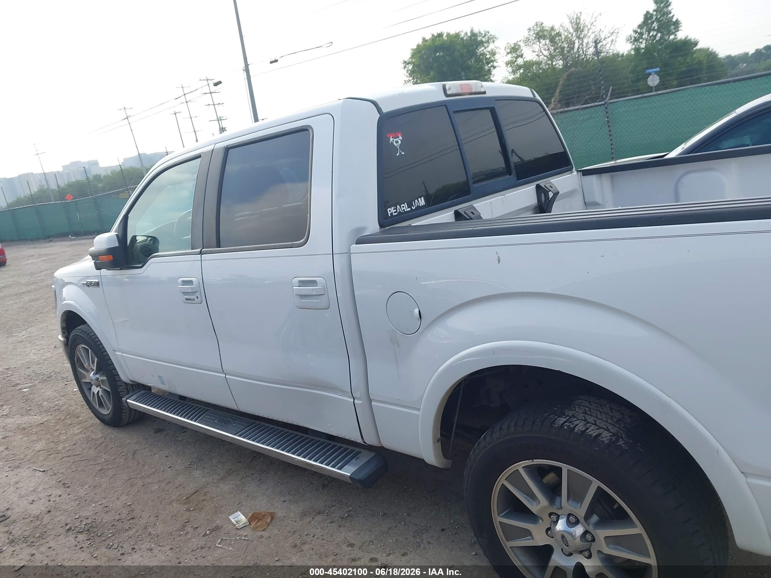 2014 Ford F-150 Lariat White vin: 1FTFW1CF3EKE52325