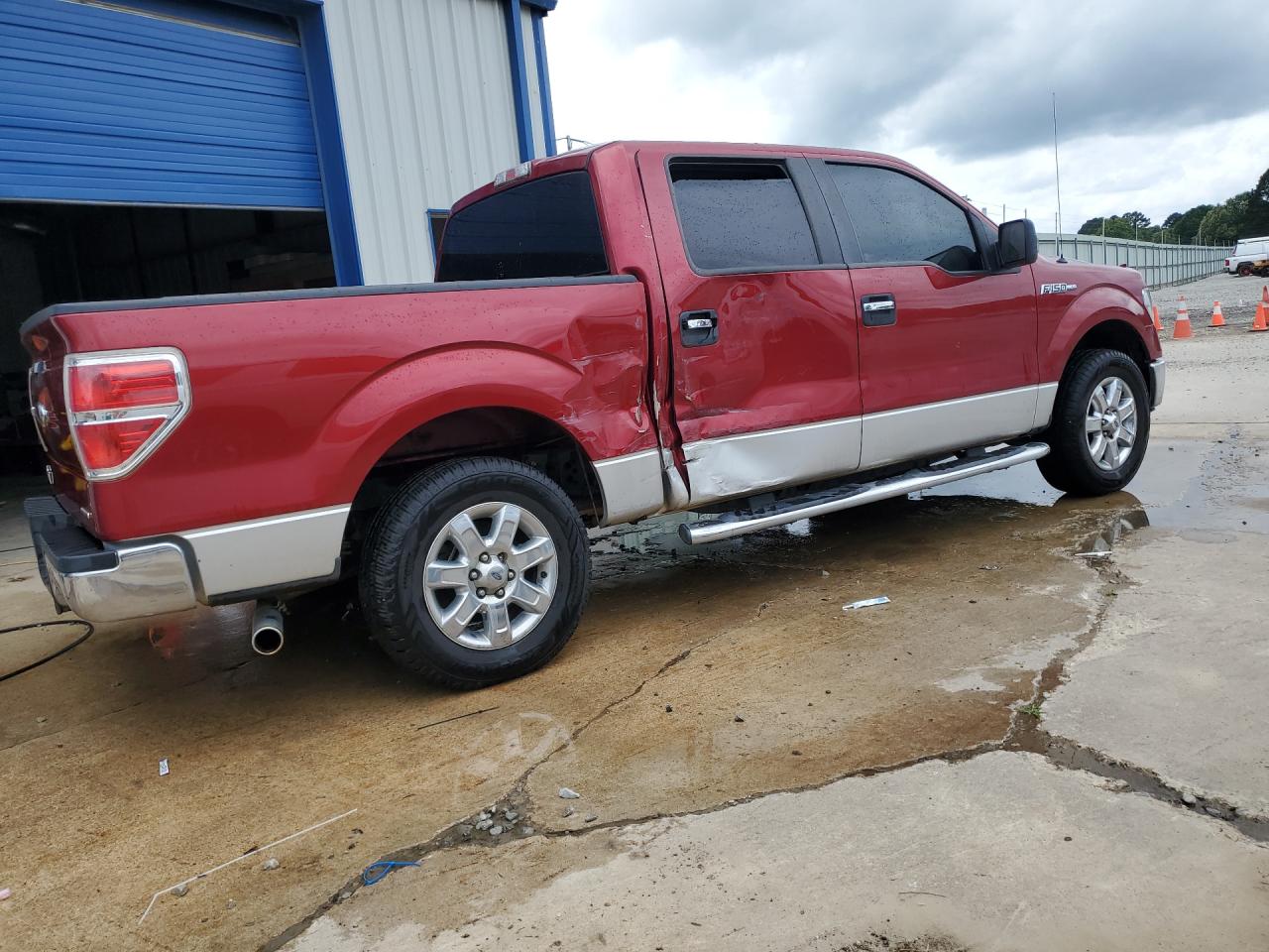 2013 Ford F150 Supercrew Red vin: 1FTFW1CF4DKF59141 Damage: Right Rocker Panel, Severe Damage, Replacement Required