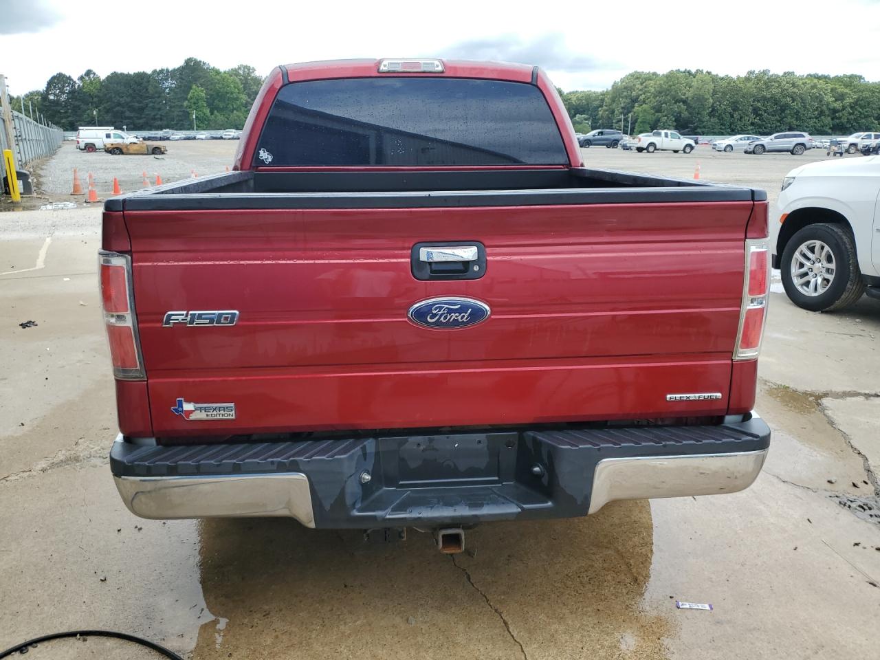 2013 Ford F150 Supercrew Red vin: 1FTFW1CF4DKF59141 Damage: Rear Metal Bumper Chrome, Dent(S) W/No Paint Dmg, < 1/8 Inch