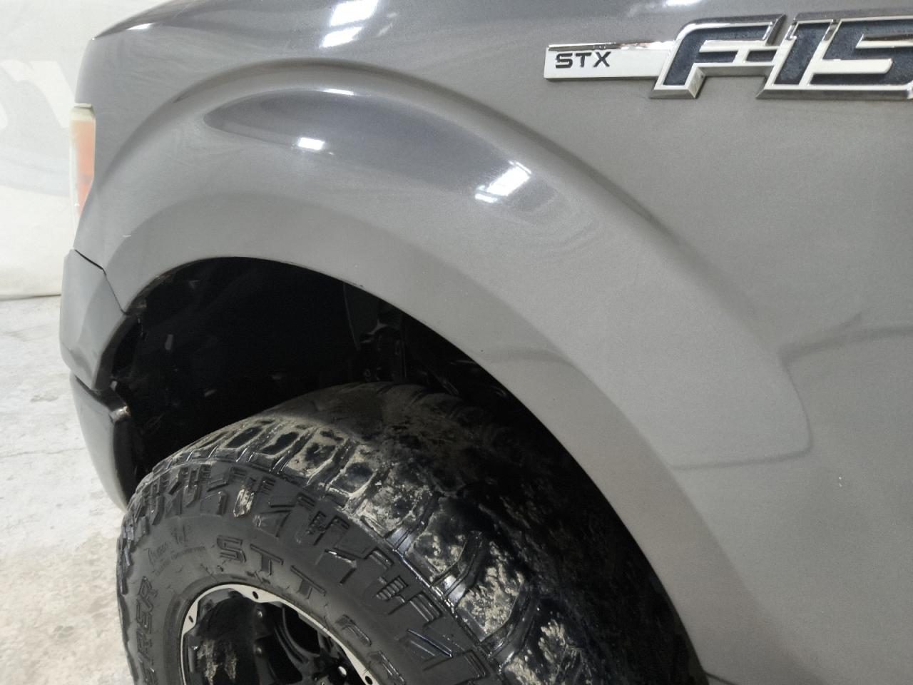 2014 Ford F150 Supercrew Gray vin: 1FTFW1CF4EKD42870 Damage: Left Front Fender, Dent(S) W/No Paint Dmg, Pdr-1 Dent