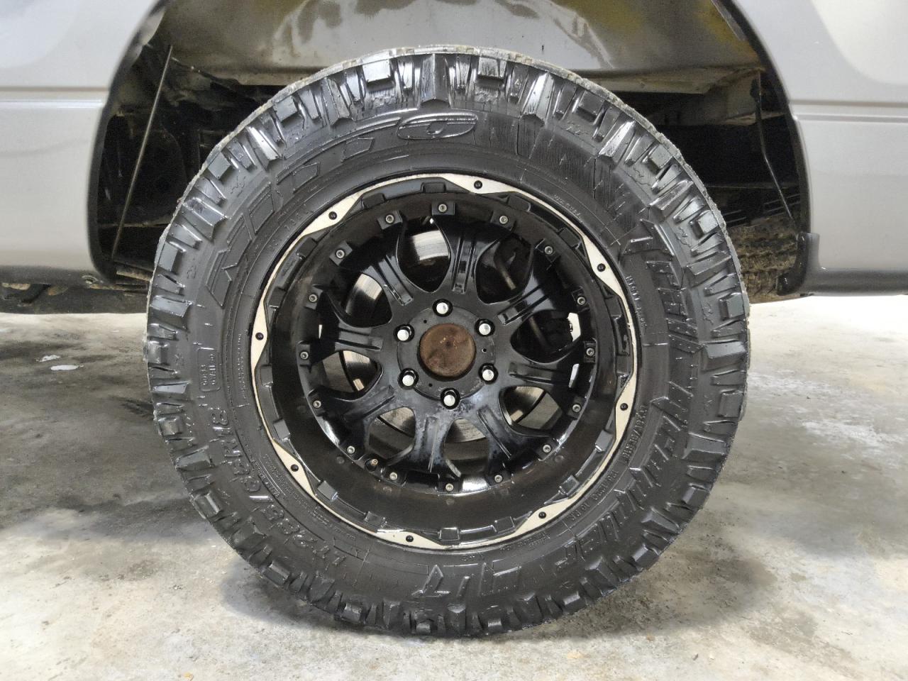 2014 Ford F150 Supercrew Gray vin: 1FTFW1CF4EKD42870 Damage: Left Rear Tire, Worn, Replacement Required