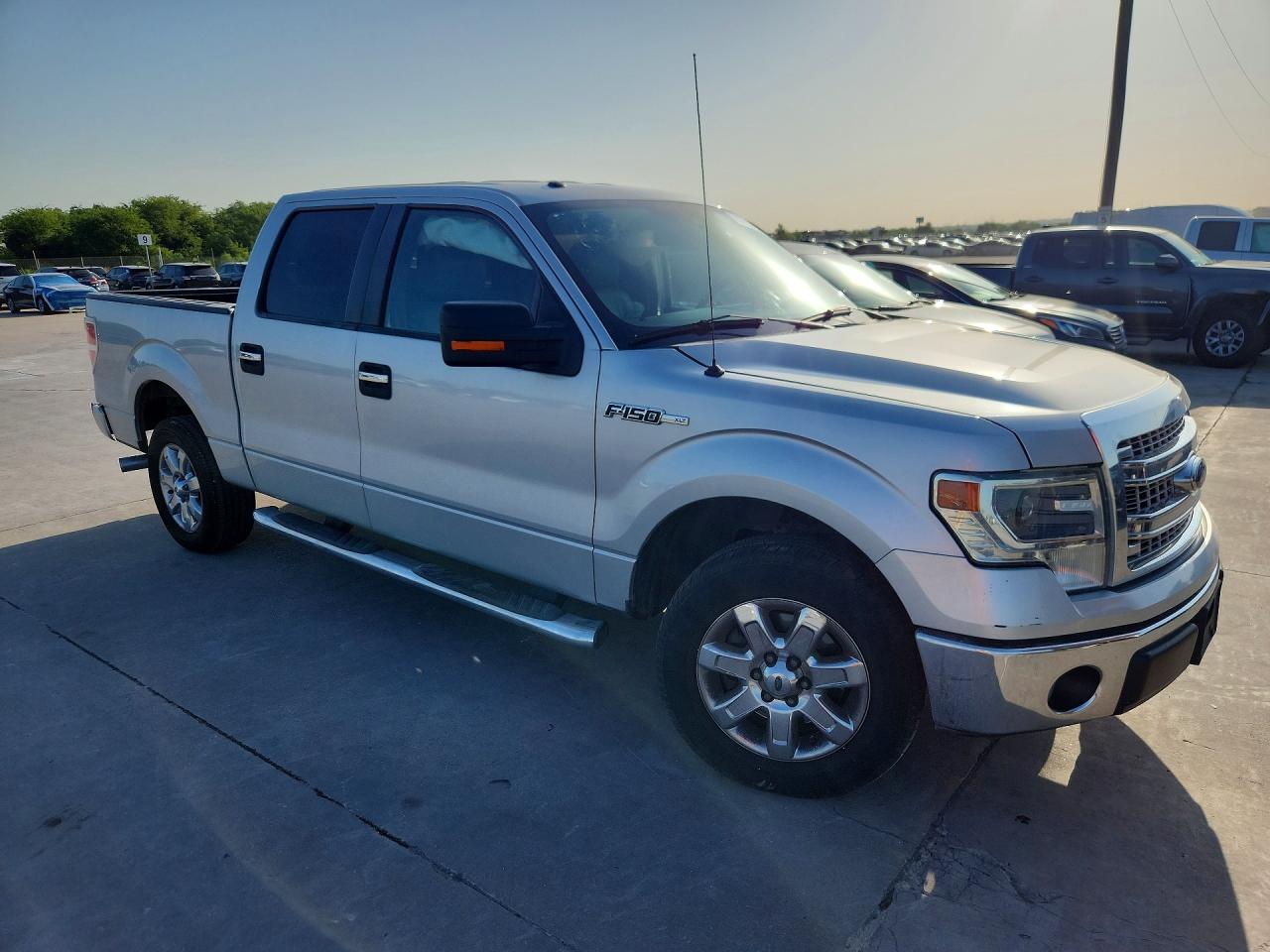 2014 Ford F150 Xlt Silver vin: 1FTFW1CF5EKG56978