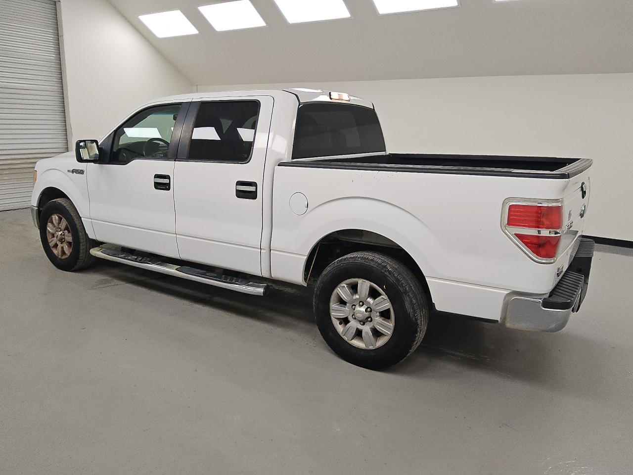 2012 Ford F150 Supercrew White vin: 1FTFW1CF9CFC40129 Damage: Left Front Tire, Worn, Replacement Required