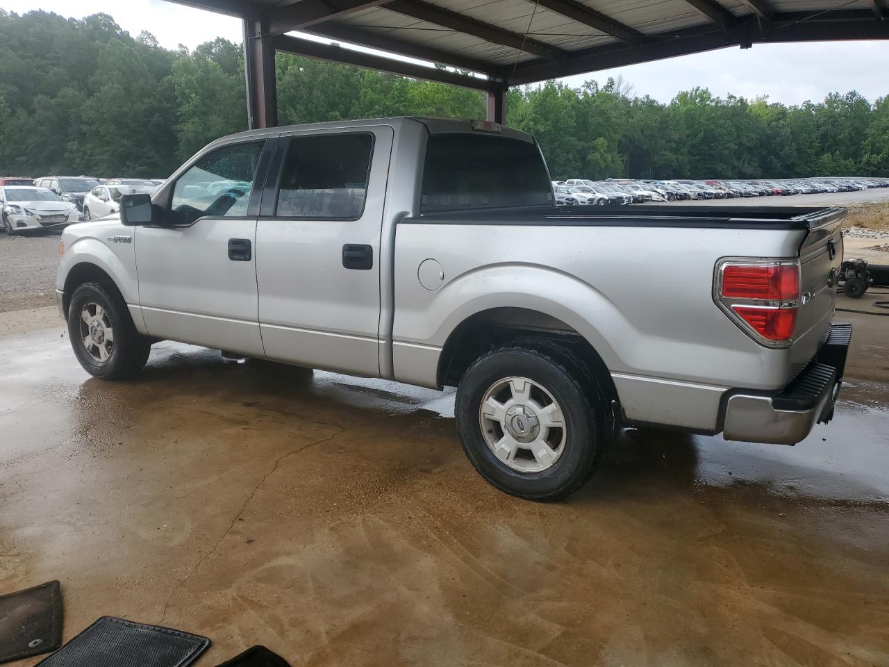 2013 Ford F150 Supercrew Silver vin: 1FTFW1CFXDFA93658 Damage: Left Front Tire, Worn, Replacement Required