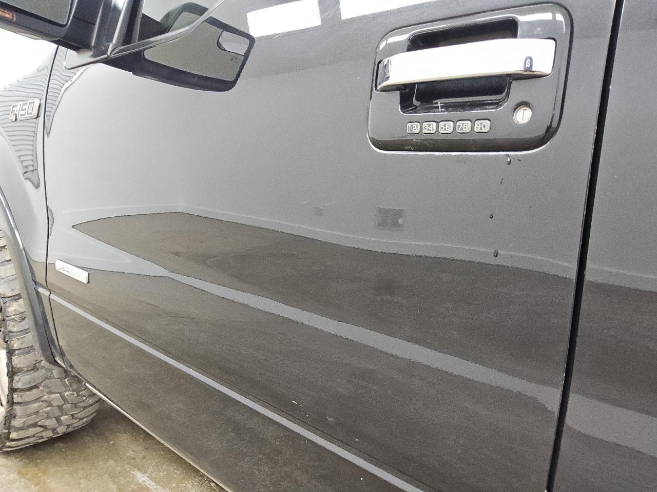 2013 Ford F150 Supercrew Черный vin: 1FTFW1CT7DFD00870 Damage: Left Front Door, Multiple Scratches Heavy, 3