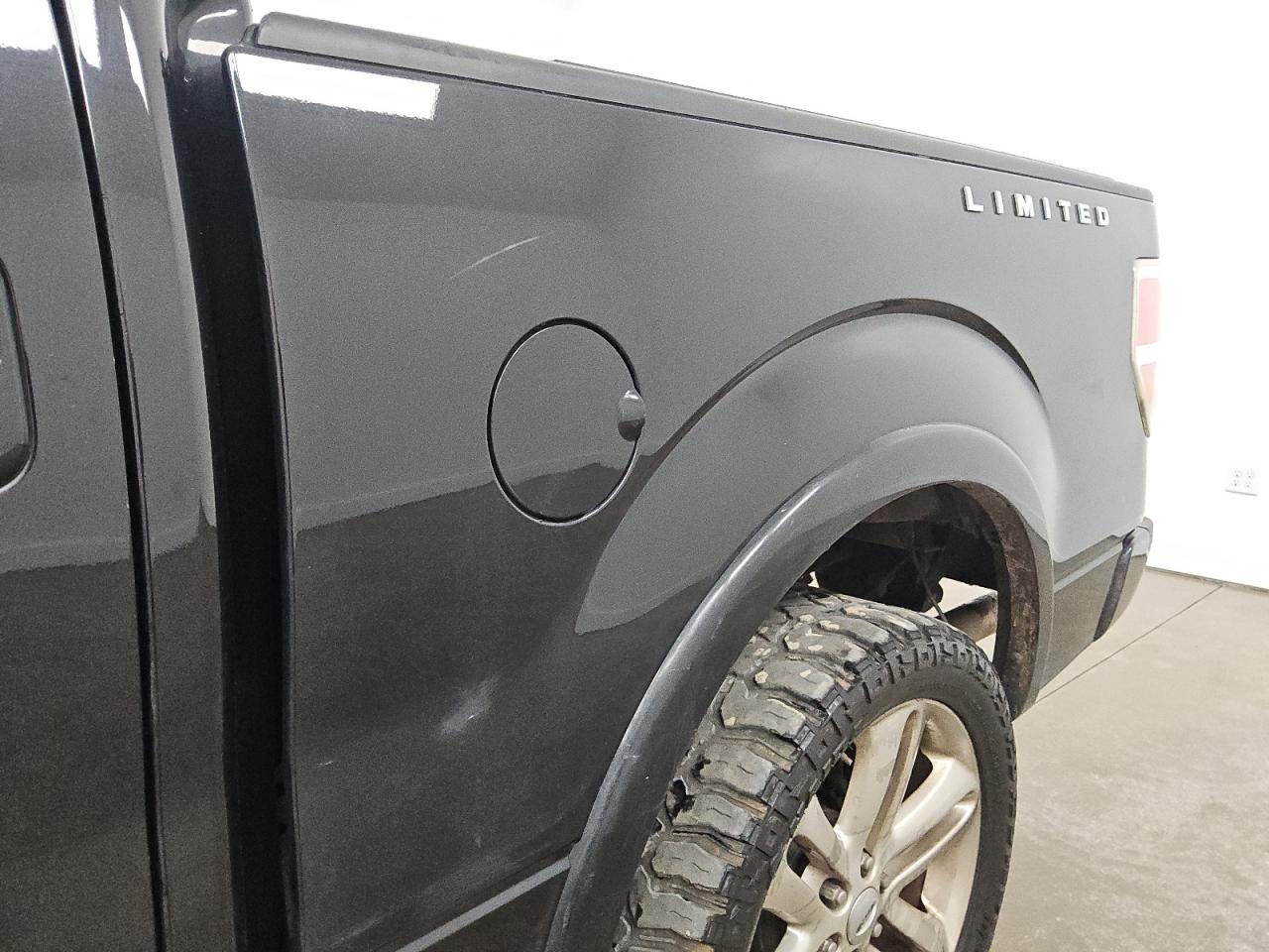 2013 Ford F150 Supercrew Черный vin: 1FTFW1CT7DFD00870 Damage: Left Bed Side, Multiple Dents/Paint Damage, 2