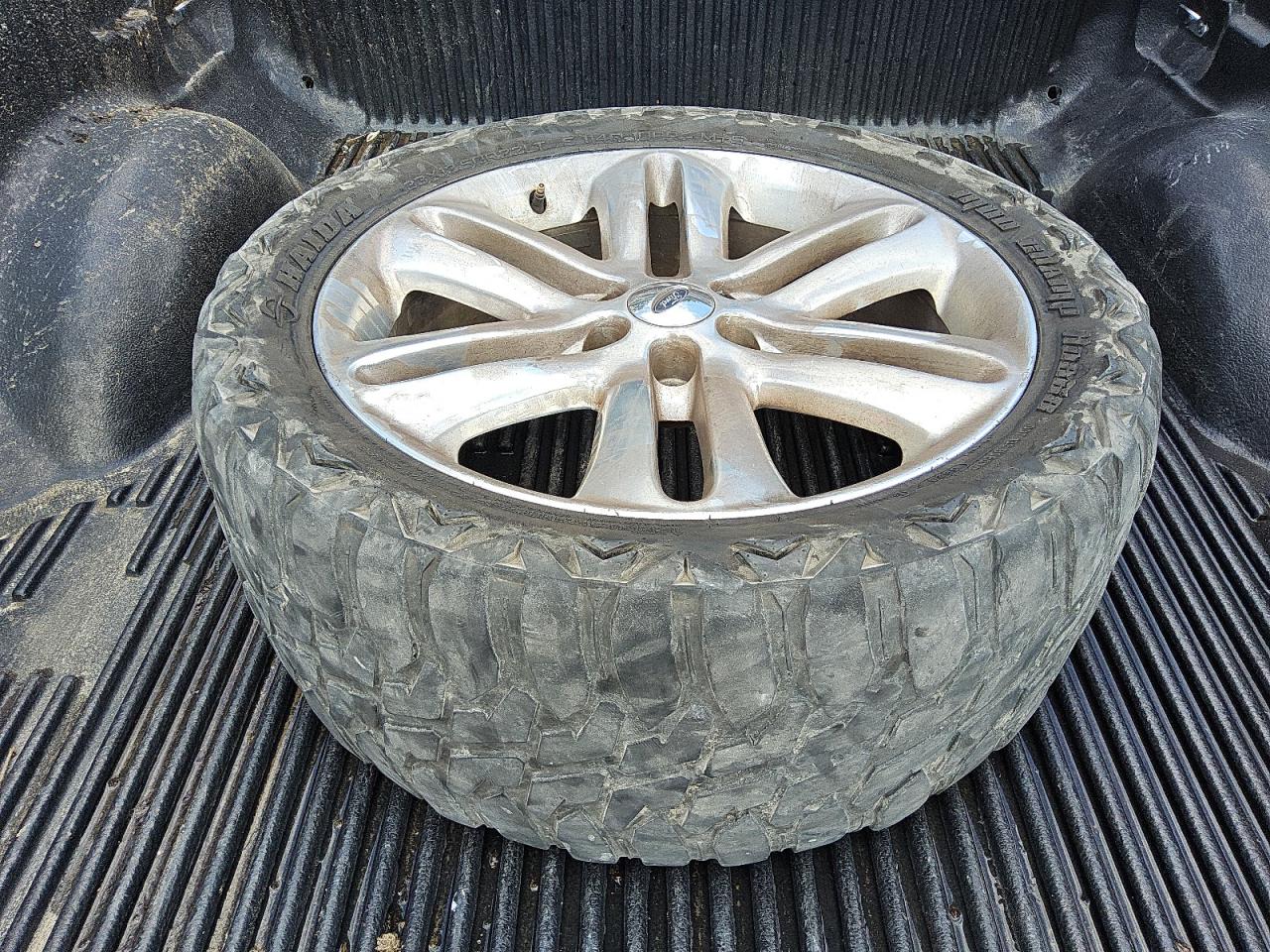 2013 Ford F150 Supercrew Черный vin: 1FTFW1CT7DFD00870 Damage: Right Front Wheel, Curb Rash, 5 To 6 Inches