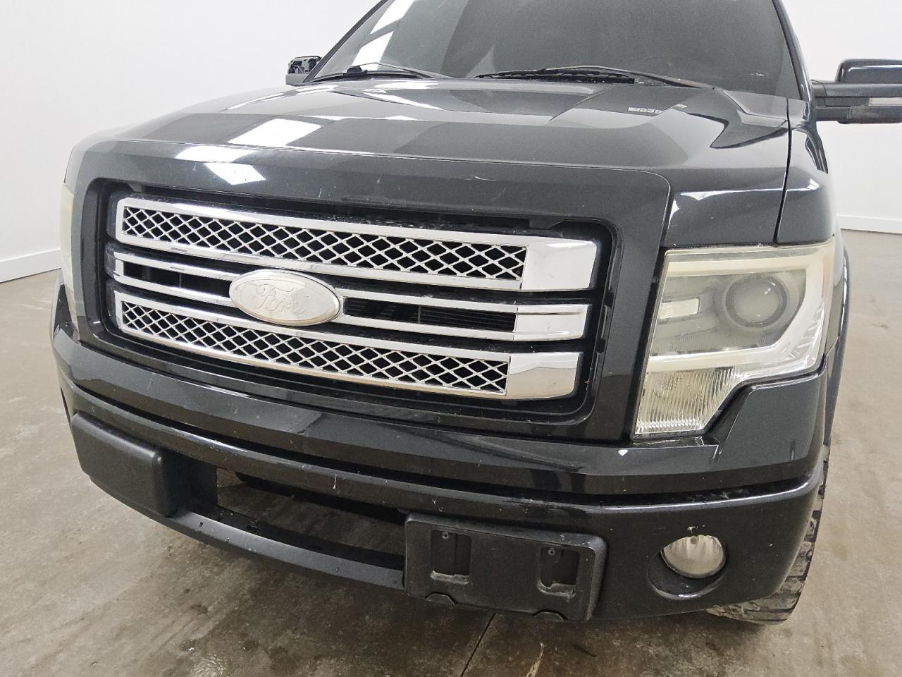 2013 Ford F150 Supercrew Черный vin: 1FTFW1CT7DFD00870 Damage: Front Emblem, Peeling, Replacement Required