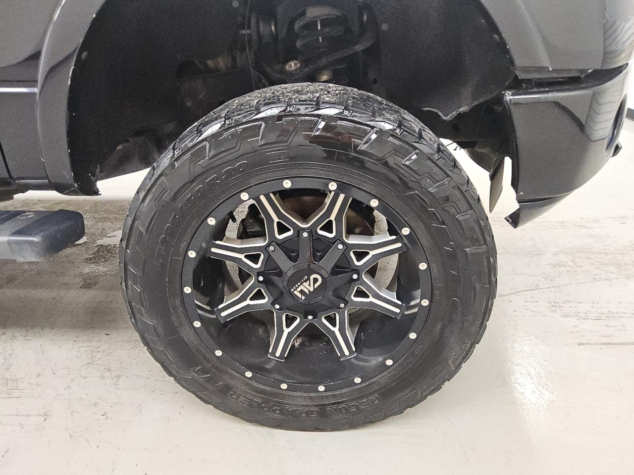 2013 Ford F150 Supercrew Black vin: 1FTFW1CT7DKD95096 Damage: Right Front Wheel, Aftermarket, Acceptable