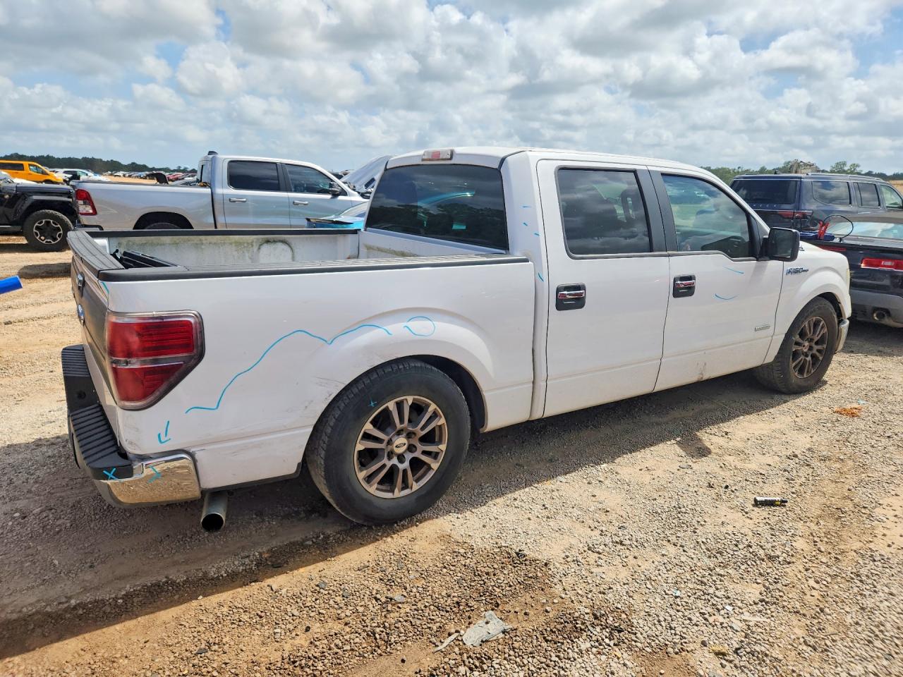 2014 Ford F150 White vin: 1FTFW1CT8EKG54745