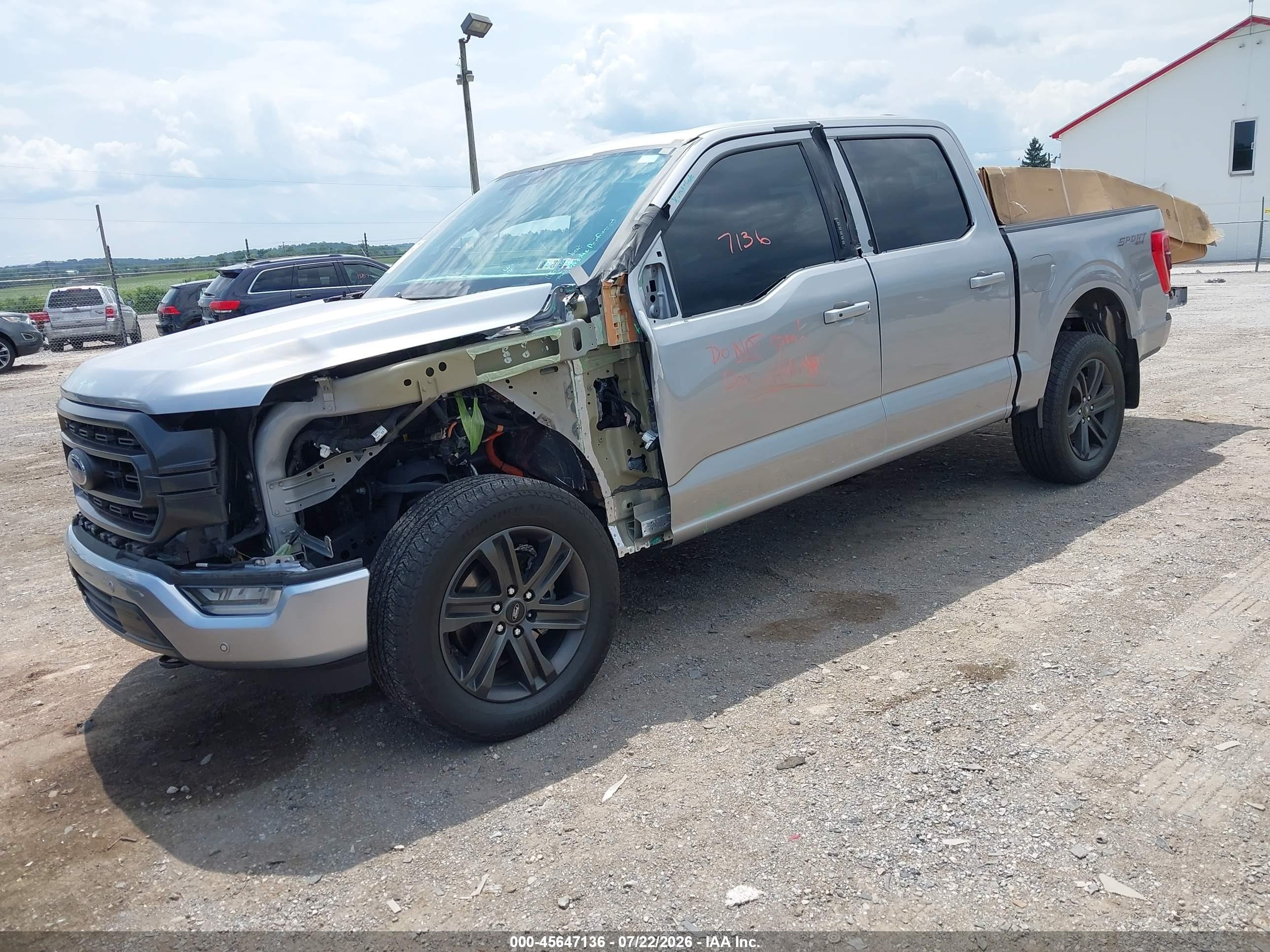 2022 Ford F-150 Xlt Silver vin: 1FTFW1E55NKD85652