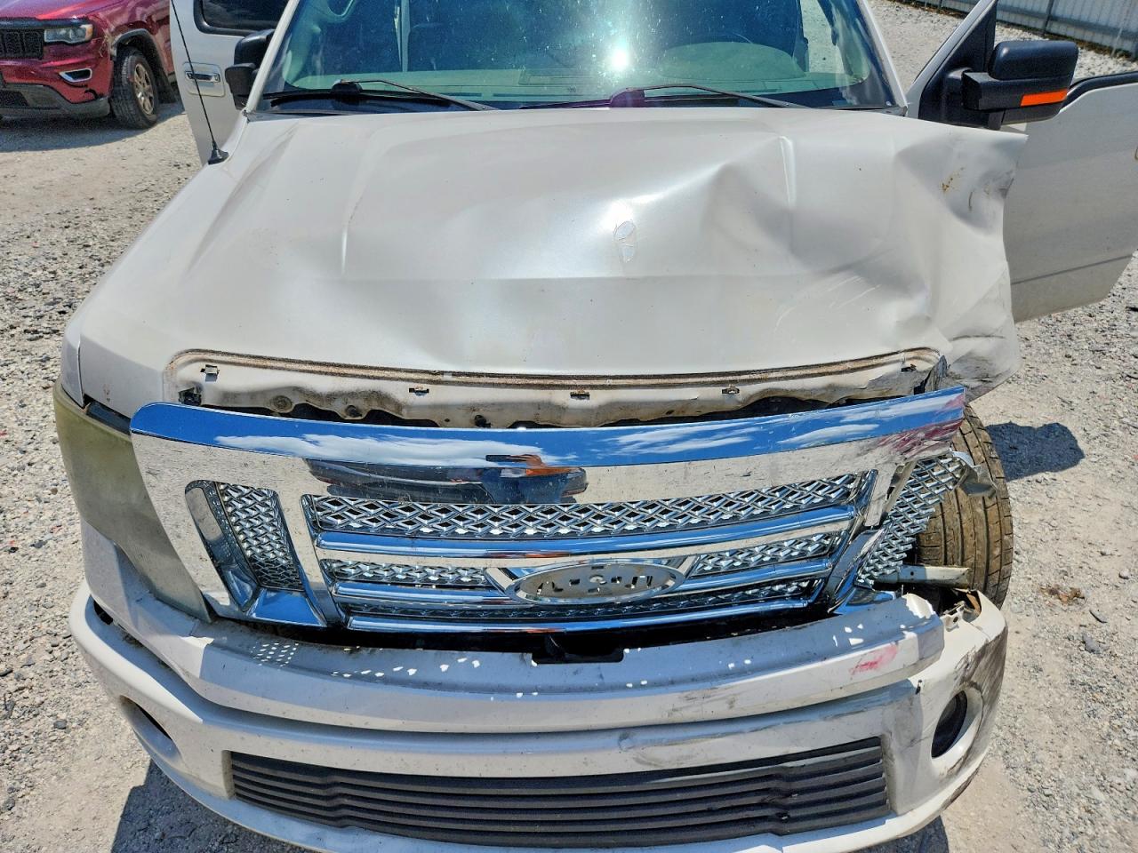 2011 Ford F150x White vin: 1FTFW1E61BFA15800