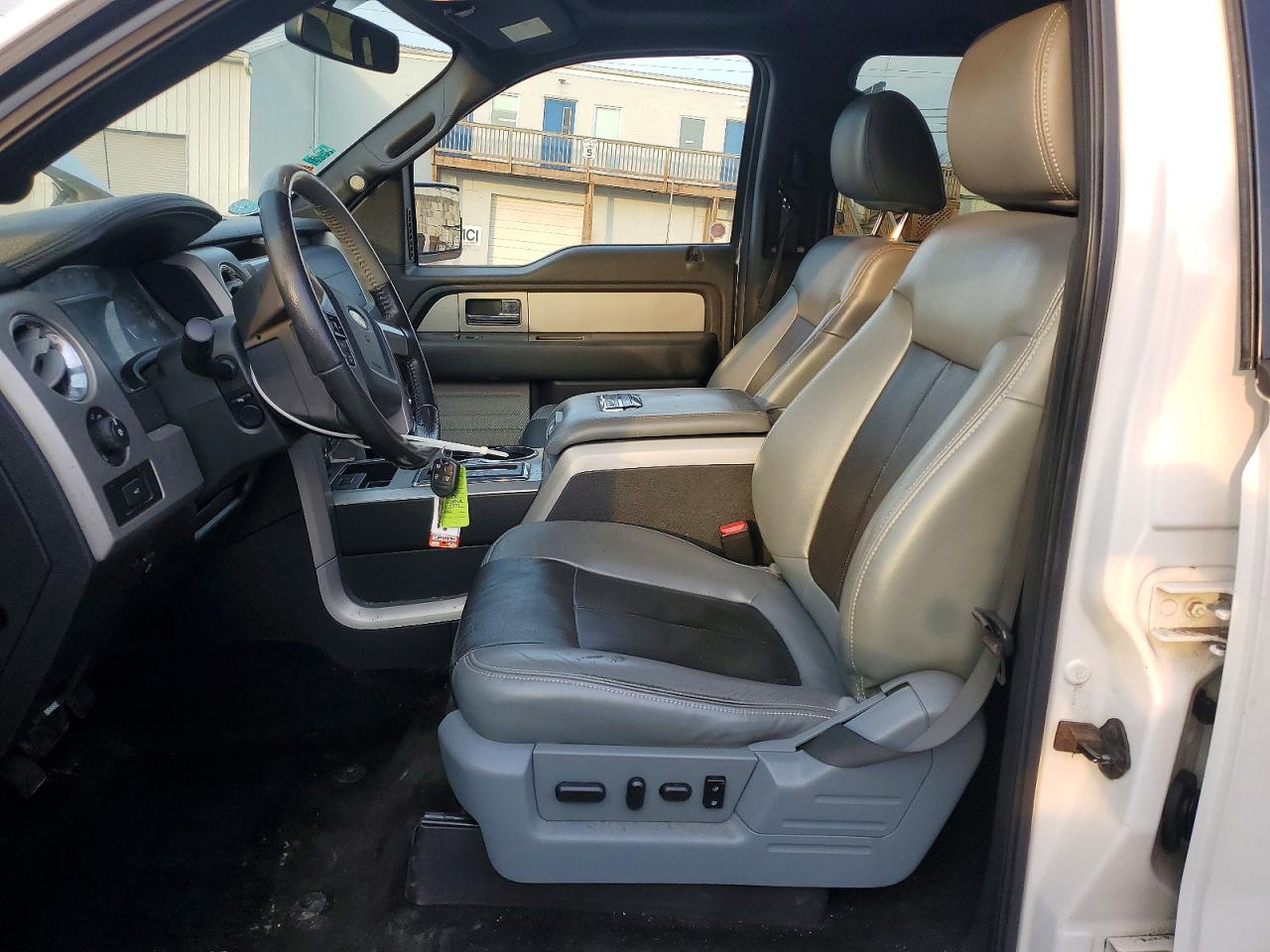 2011 Ford F150 Supercrew White vin: 1FTFW1E64BFA15774