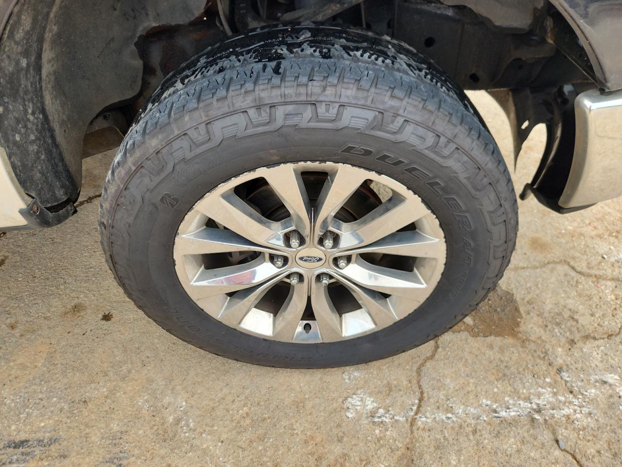 2011 Ford F150 Supercrew Black vin: 1FTFW1EF0BFA89161 Damage: Right Front Wheel, Curb Rash, > 12 Inches
