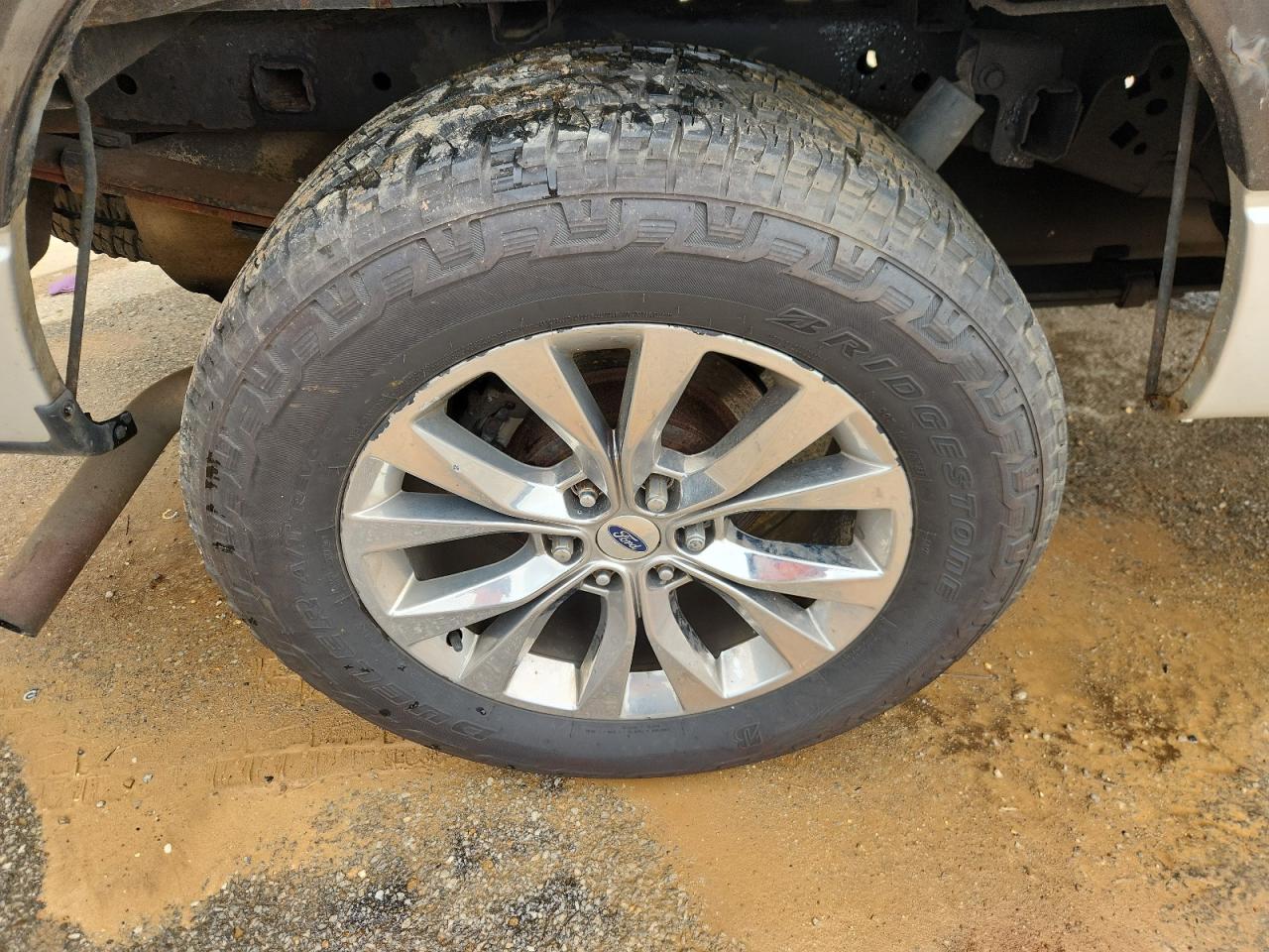 2011 Ford F150 Supercrew Black vin: 1FTFW1EF0BFA89161 Damage: Right Rear Wheel, Curb Rash, > 12 Inches