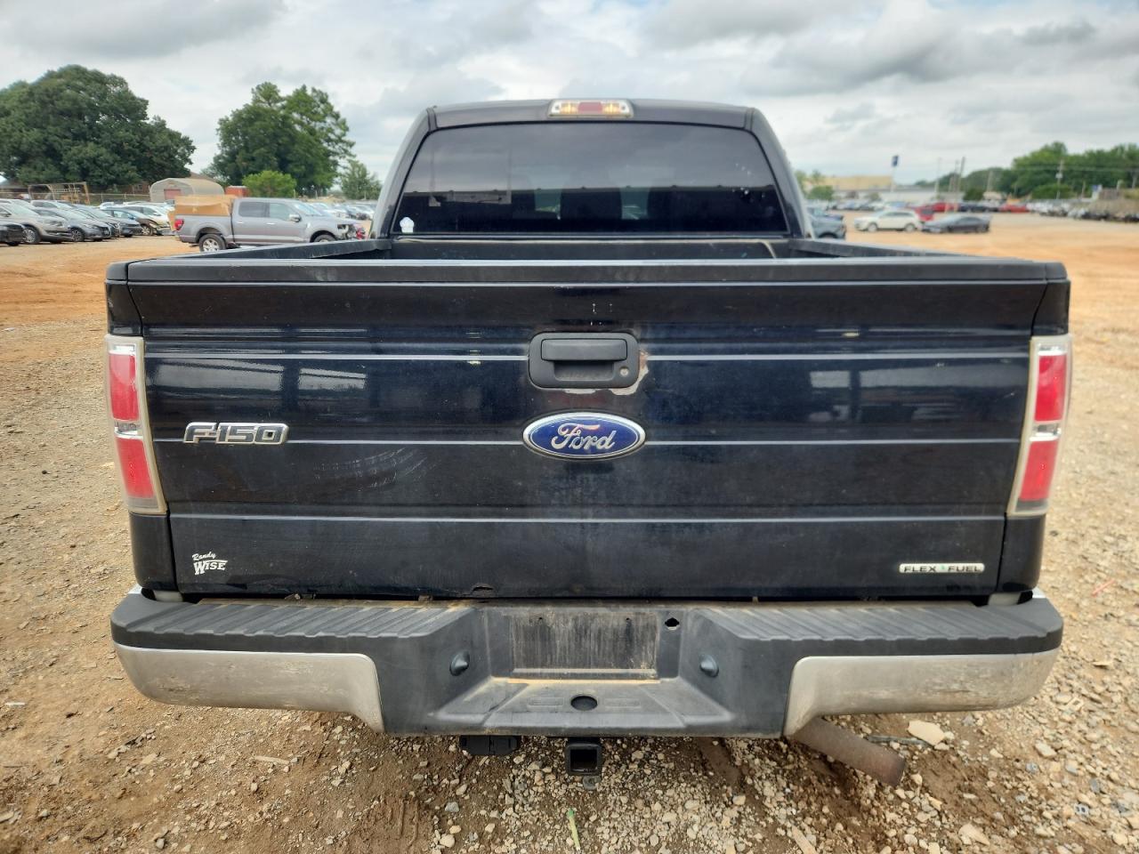 2011 Ford F150 Supercrew Black vin: 1FTFW1EF0BFA89161 Damage: Rear Metal Bumper Chrome, Dent(S) W/No Paint Dmg, 3 To 4 Inches