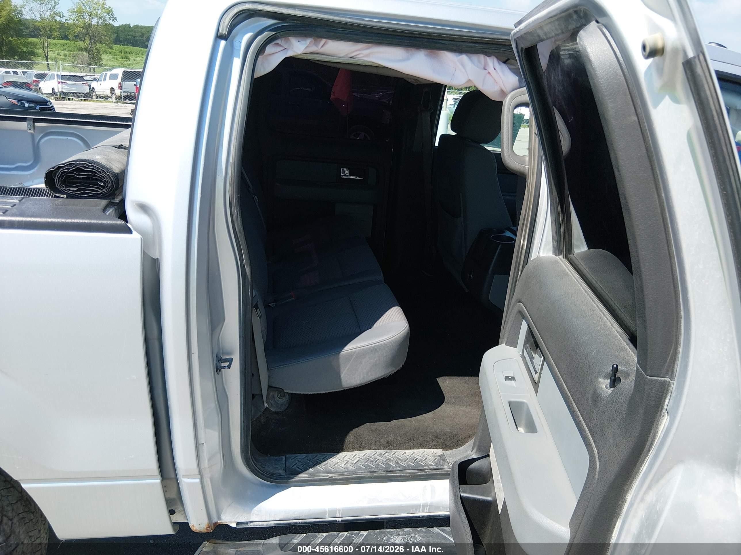 2014 Ford F-150 Xlt Silver vin: 1FTFW1EF1EFC74307