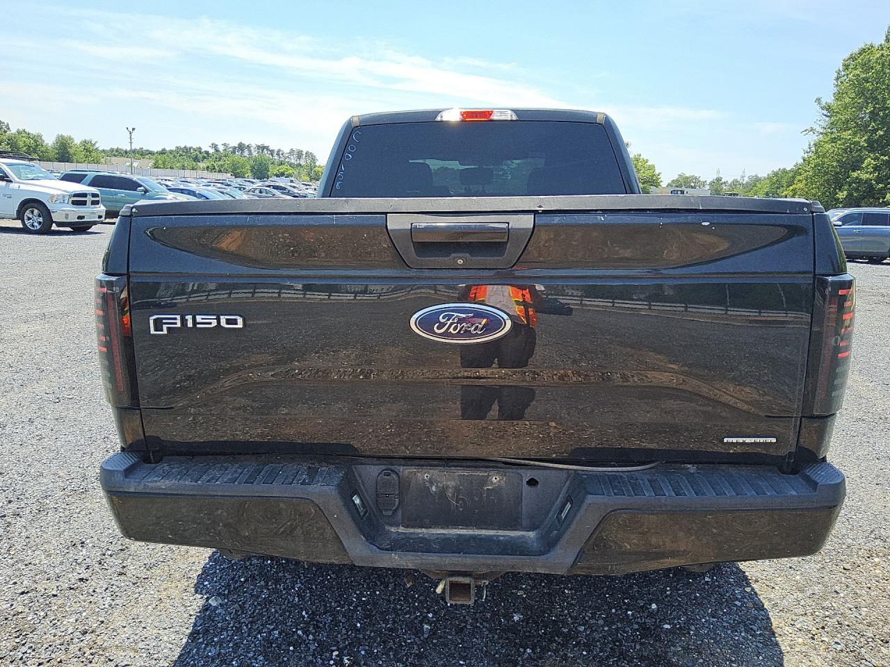 2015 Ford F150 Supercrew Black vin: 1FTFW1EF1FFC00158 Damage: Tailgate, Multiple Scratches Heavy, 3