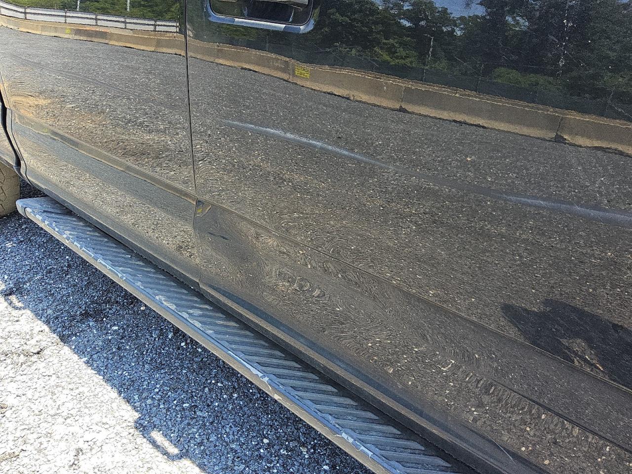 2015 Ford F150 Supercrew Black vin: 1FTFW1EF1FFC00158 Damage: Right Front Door, Dent(S) W/ Paint Dmg, 5 To 6 Inches
