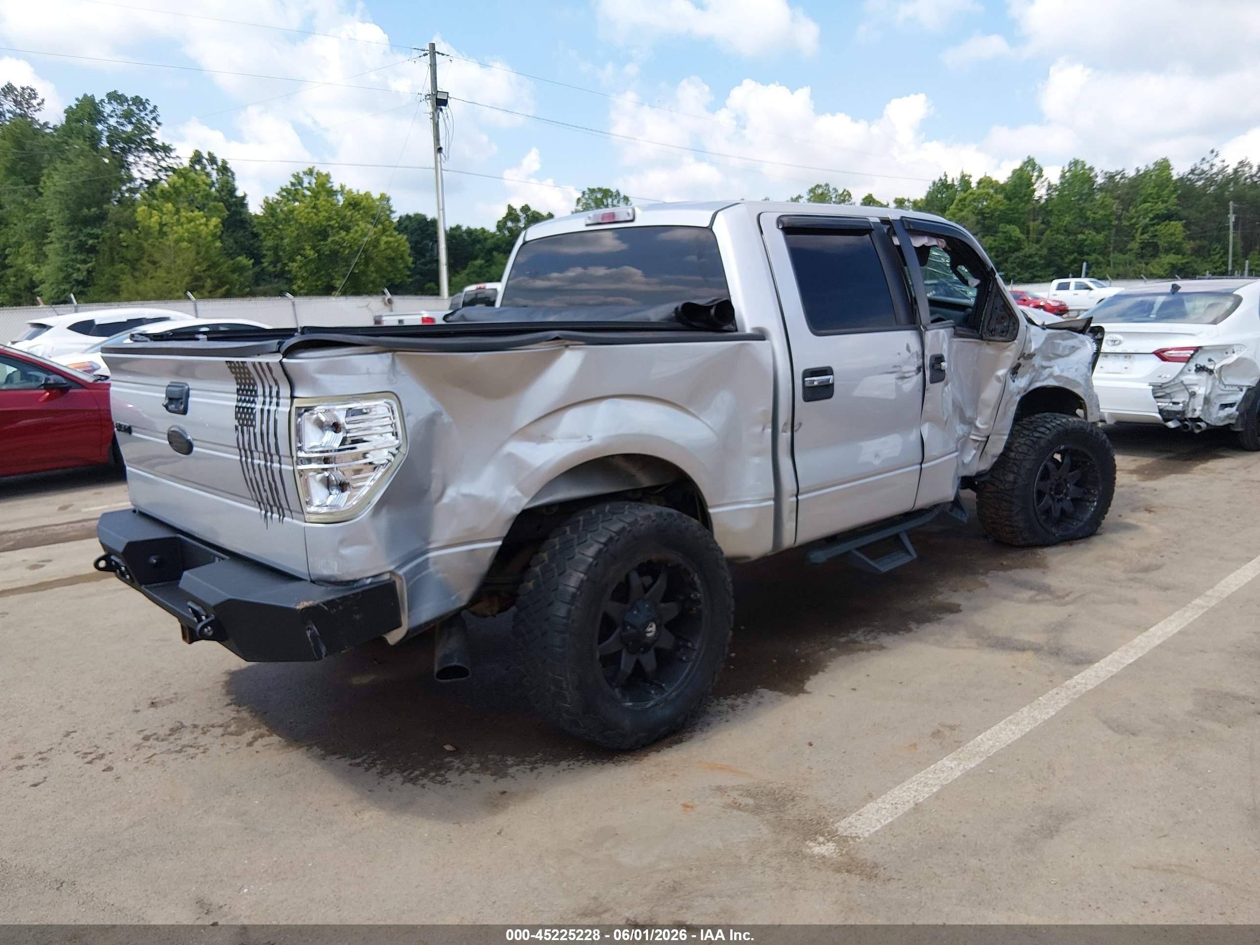 2014 Ford F-150 Xlt Silver vin: 1FTFW1EF2EFD04513