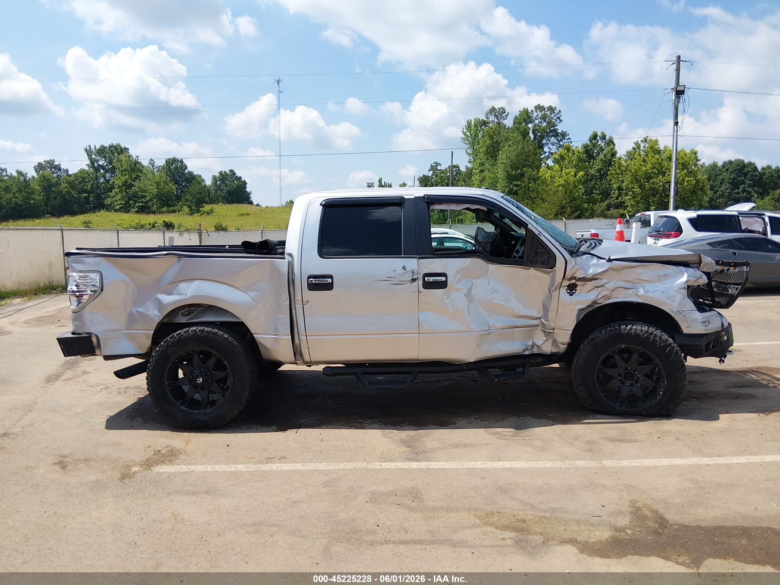 2014 Ford F-150 Xlt Silver vin: 1FTFW1EF2EFD04513